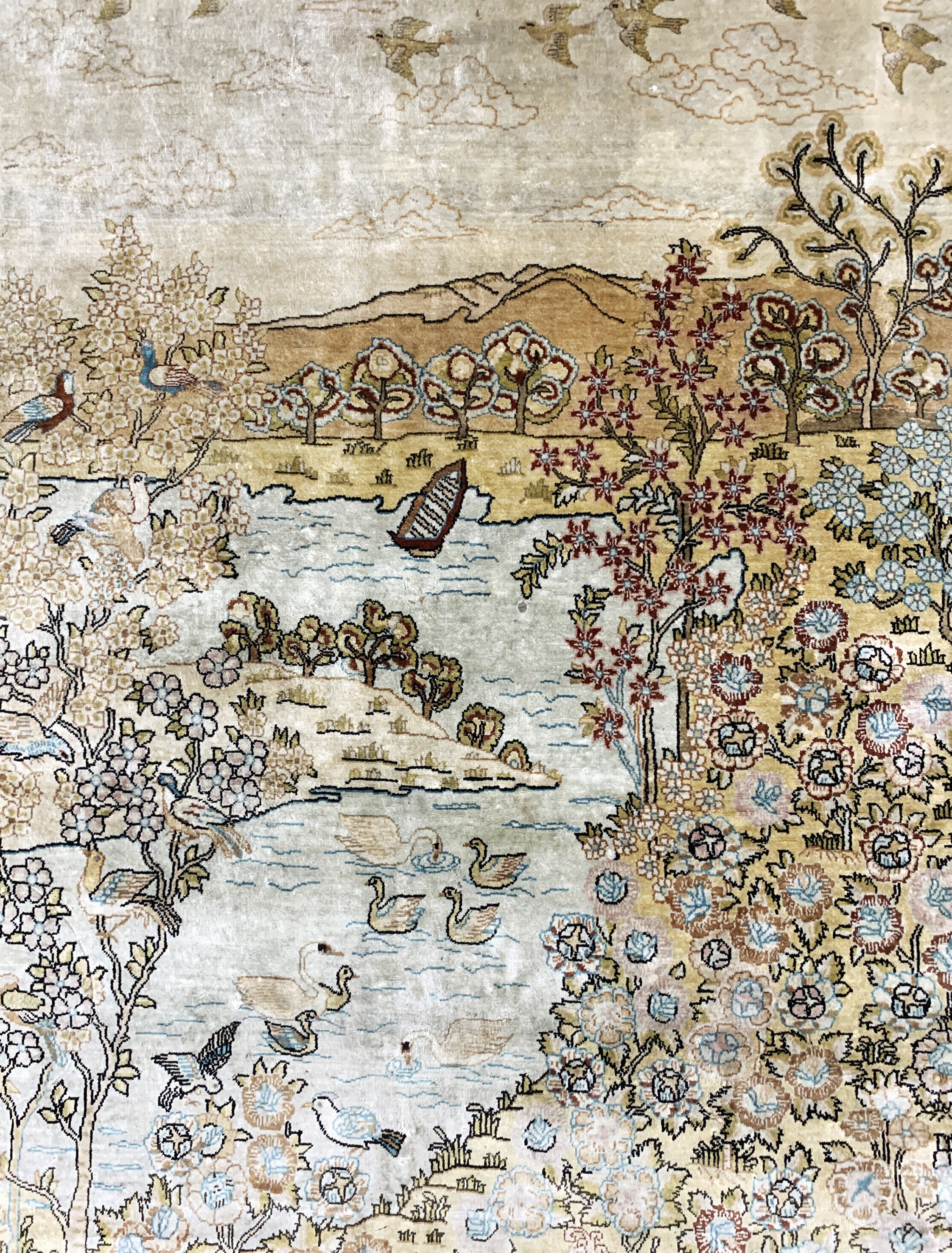 Detail c: Hereke Seide fein, China, Ende 20.Jhd, reine Naturseide, ca. 140 x 91 cm, ca. 1,0 Mio. Kn/qm, Reinigungsbedürftig, EHZ: 2