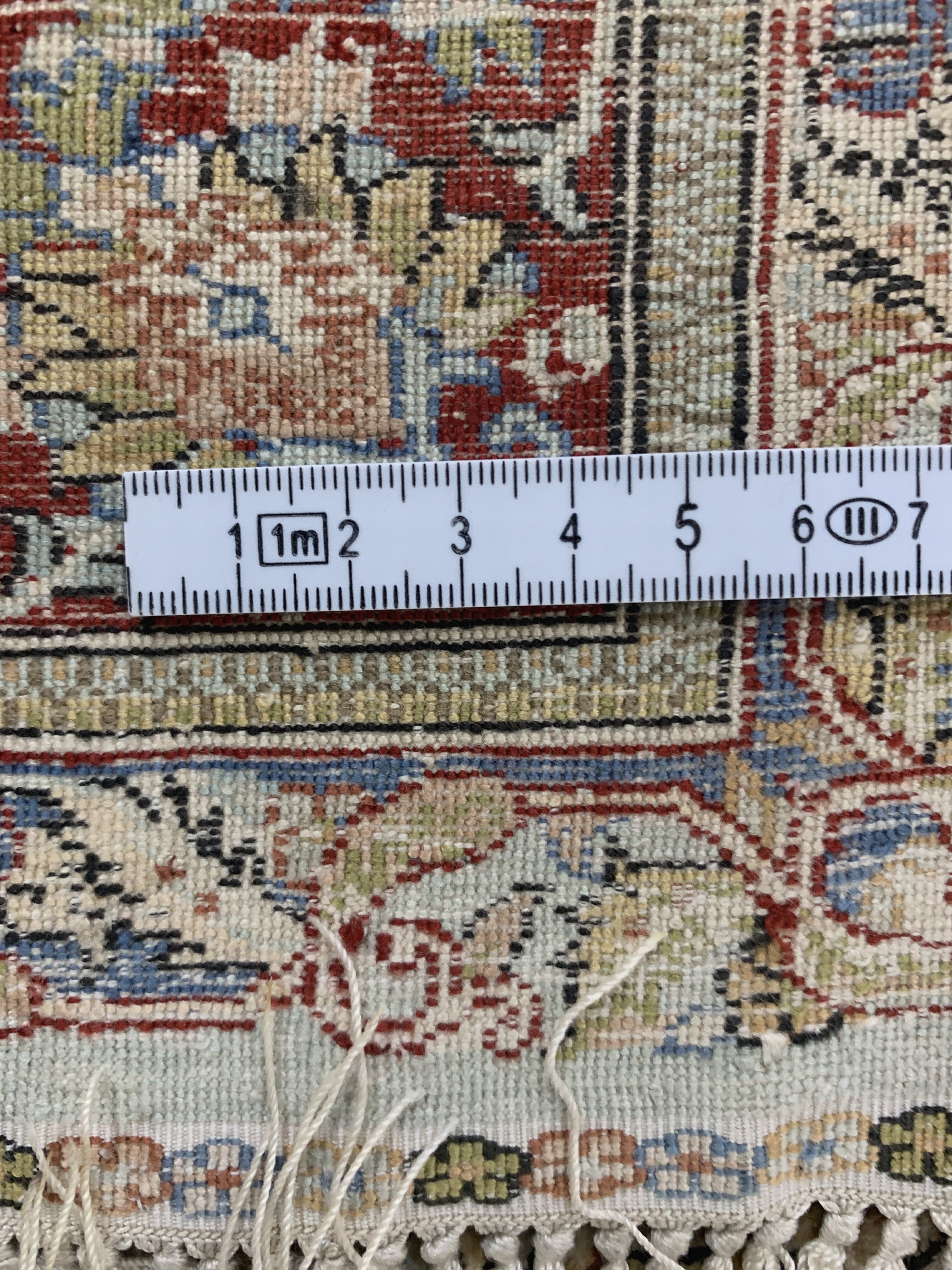 Detail e: Hereke Seide fein, China, Ende 20.Jhd, reine Naturseide, ca. 140 x 91 cm, ca. 1,0 Mio. Kn/qm, Reinigungsbedürftig, EHZ: 2