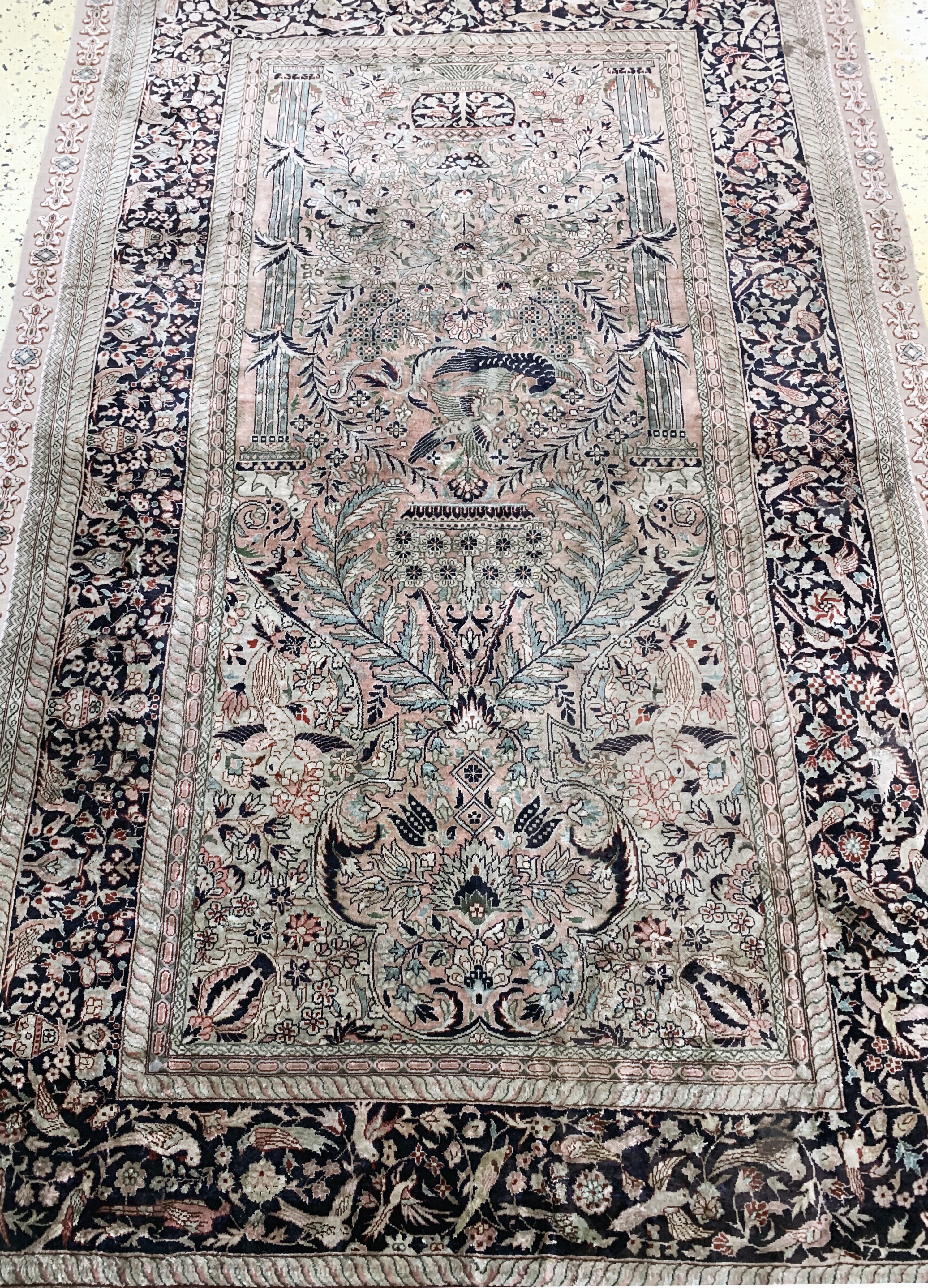 Detail d: Hereke Seide fein, China, Ende 20.Jhd, reine Naturseide, ca. 153 x 94 cm, ca. 1,0 Mio. Kn/qm, Reinigungsbedürftig, EHZ: 2-3