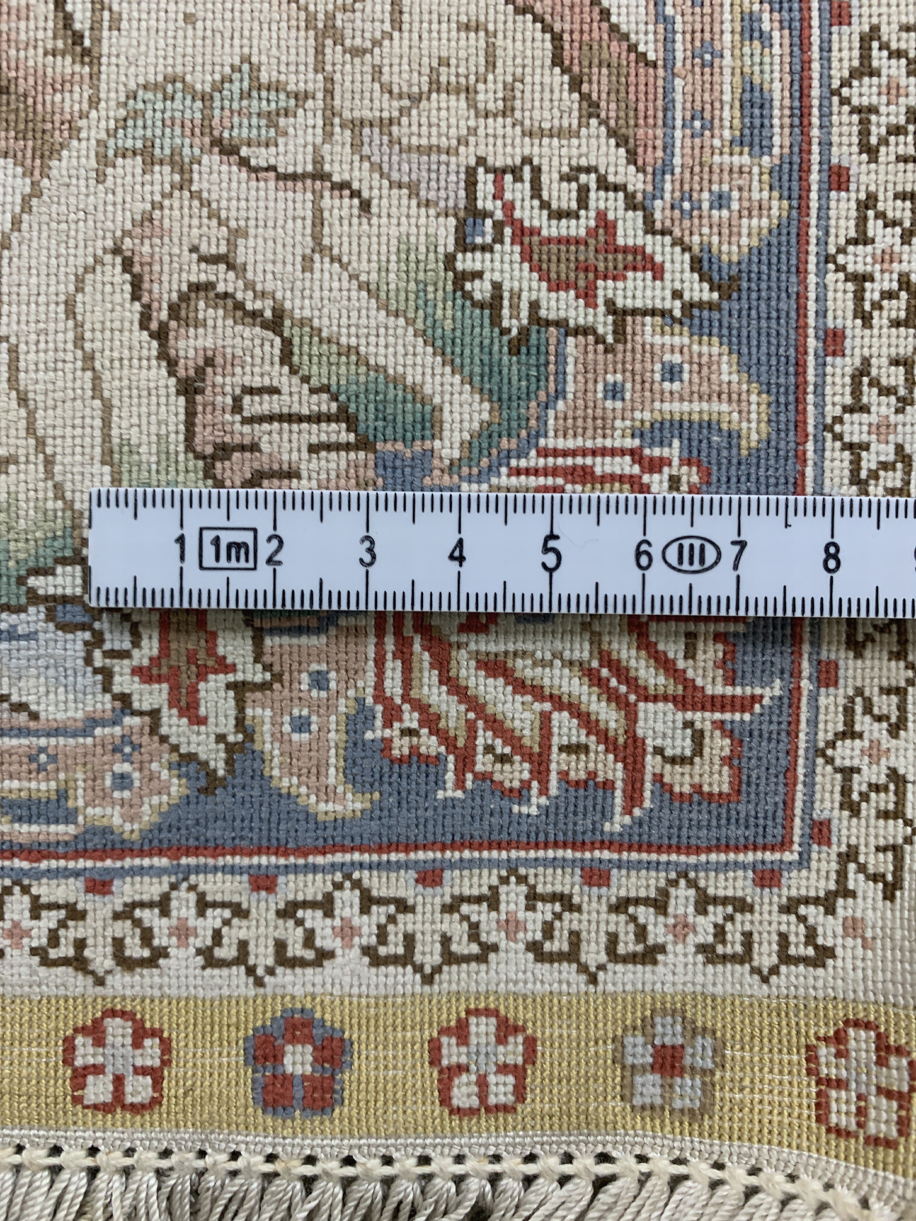 Detail g: Hereke Seide fein, China, Ende 20.Jhd, reine Naturseide, ca. 139 x 94 cm, ca. 1,0 Mio. Kn/qm, Reinigungsbedürftig, EHZ: 2