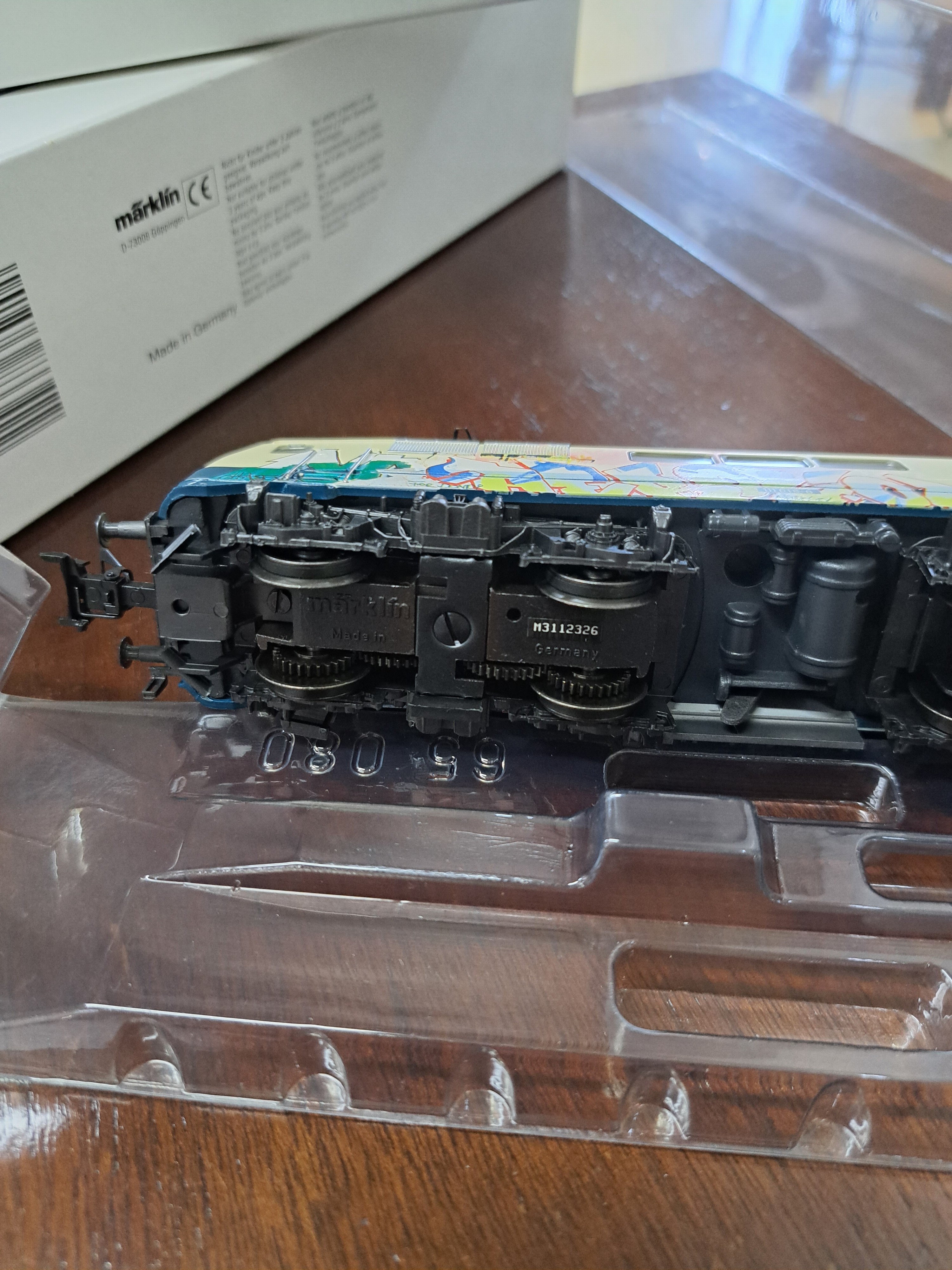 Detail n: Lot Modelleisenbahn: Märklin, Spur H0, Graffiti-Edition, Bj. 1970-90, E-Lok BR 111 83342, Personenwägen 84255, 84256 und 84257, in OVP, Funktion ...