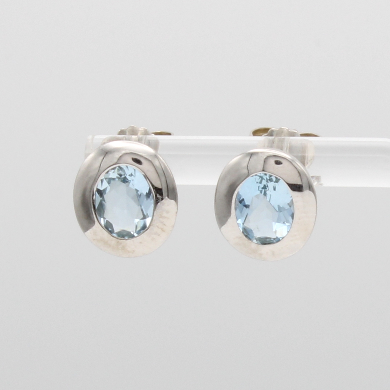 Image 27100941 - Paar Ohrstecker mit Aquamarinen, WG 585/000,2 ovale Aquamarine zus. ca. 2 ct ...