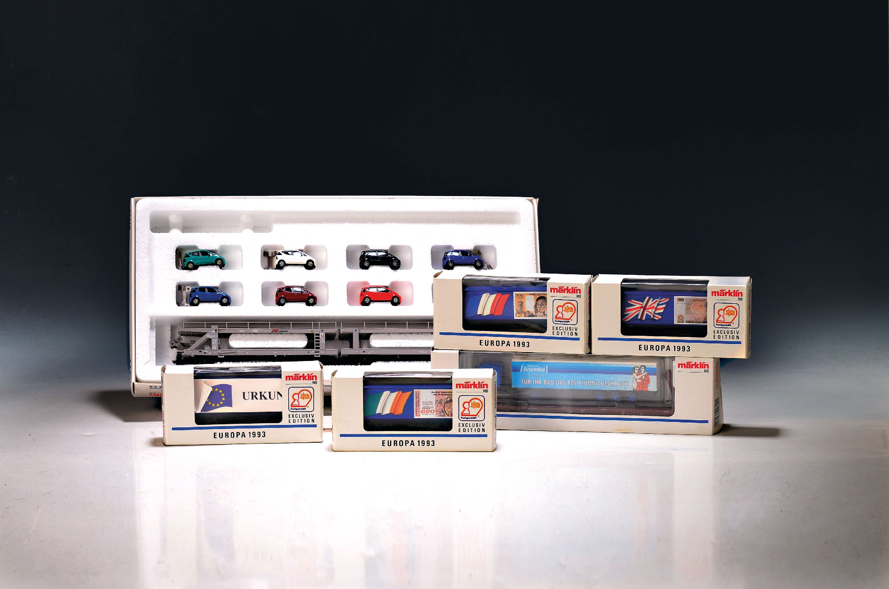 Image 27100995 - Konvolut Modelleisenbahnen: Märklin, Spur H0 , Diesellok Europa 1993 83019 mit 12-tlg. ...