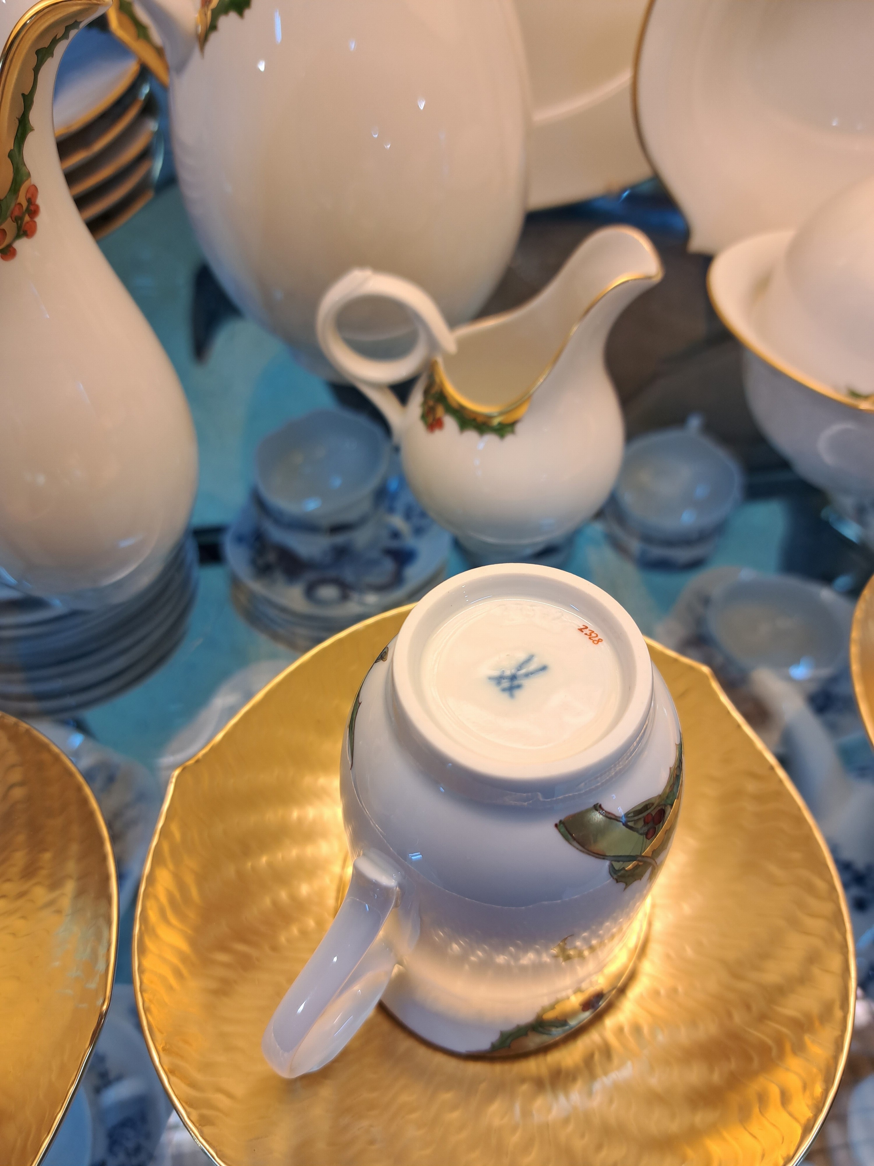 Detail f: Elegantes Kaffeeservice, Meissen, Stechpalmendekor, für 6 Personen, Form Wellenspiel Pur, Kaffeekanne, Zuckerdose, Sahnegießer, Milchkännchen, 6 ...