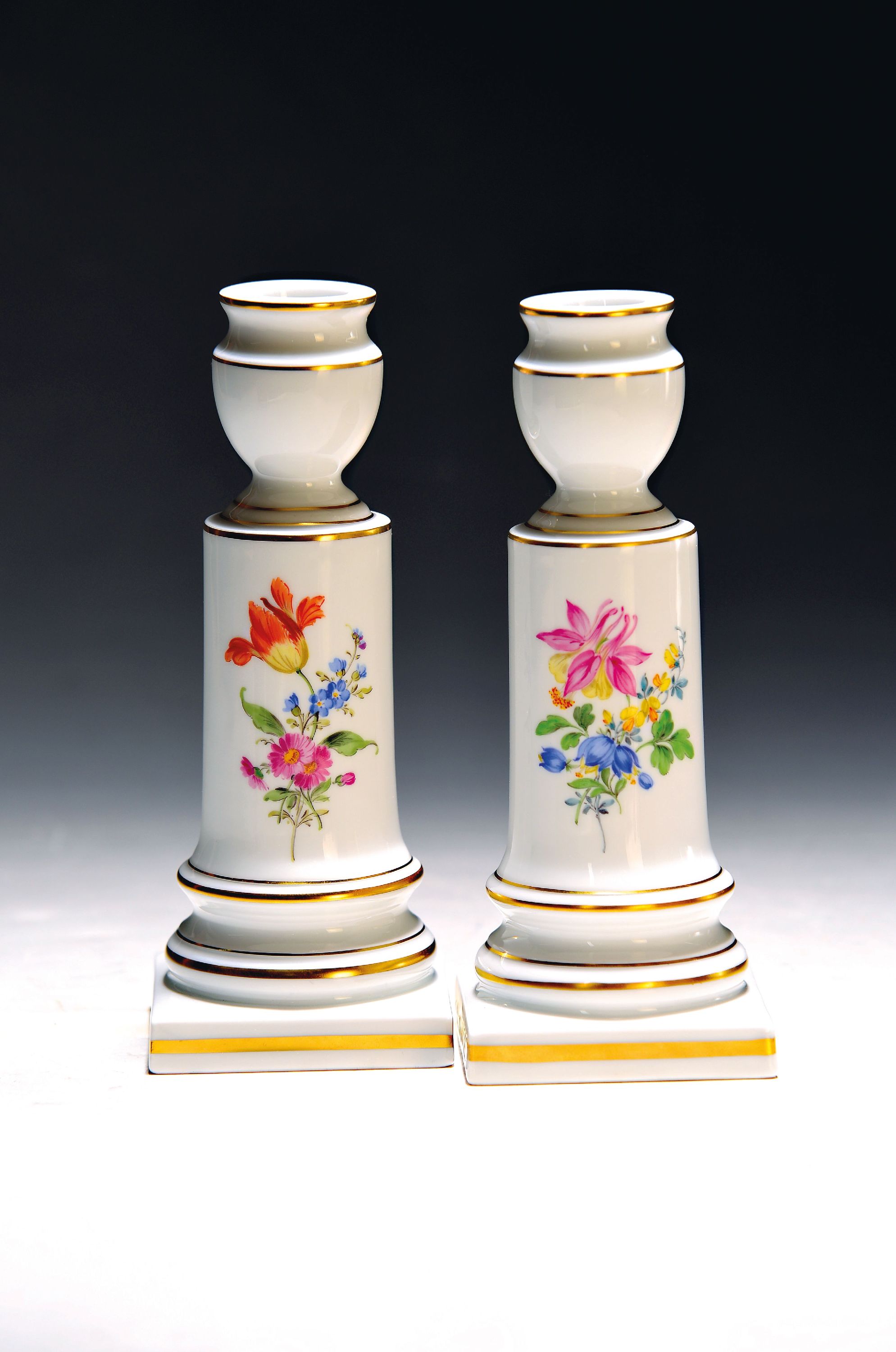 Image 27101010 - Paar Kerzenleuchter, Meissen, 20. Jh., Blumenmalerei, Blume 3, Goldstaffage, H. ca. 15.5 ...