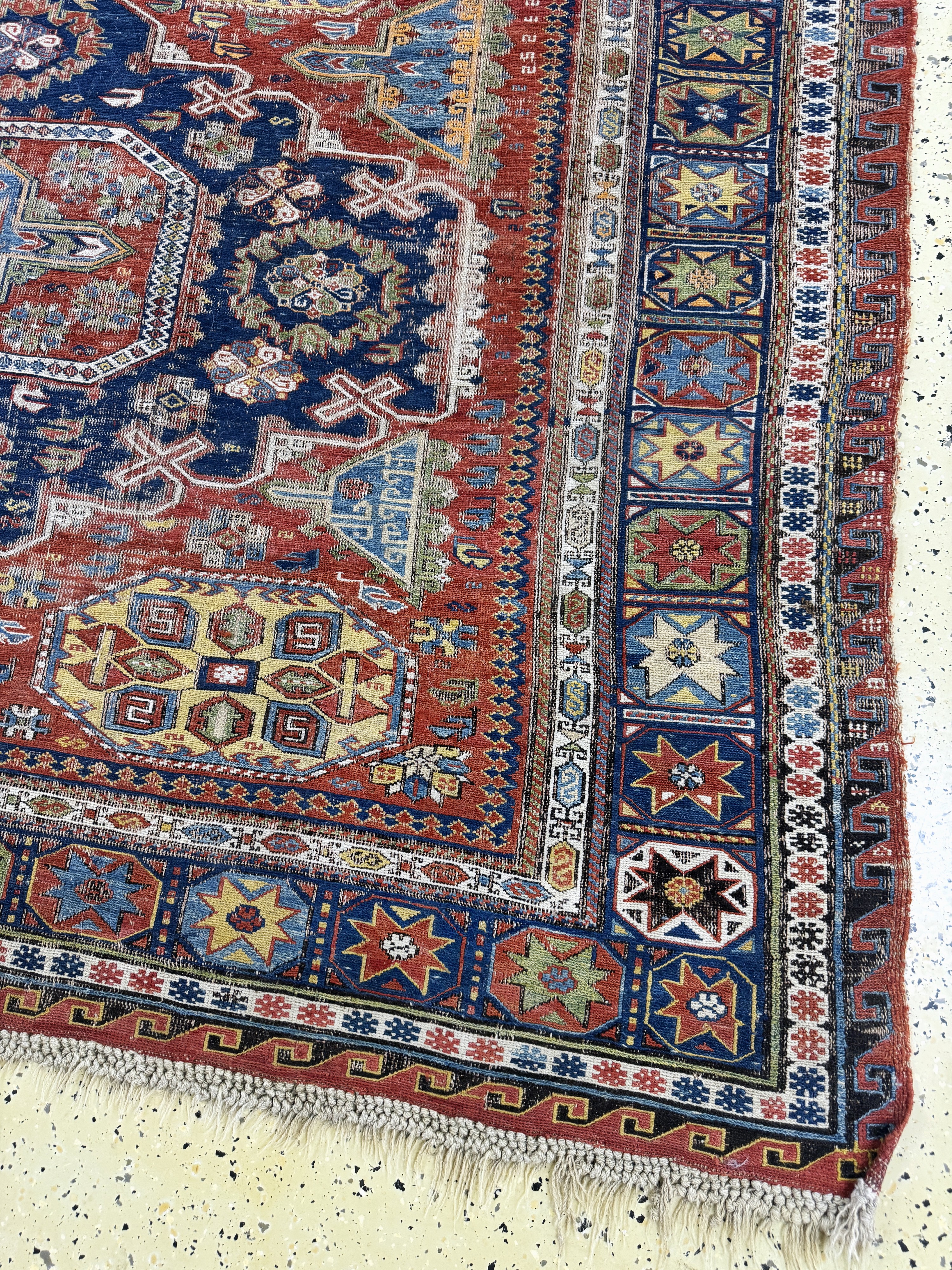 Detail a: Antiker Sumakh, Kaukasus, 19.Jhd, Wolle aufWolle, ca. 320 x 210 cm, EHZ: 3-4