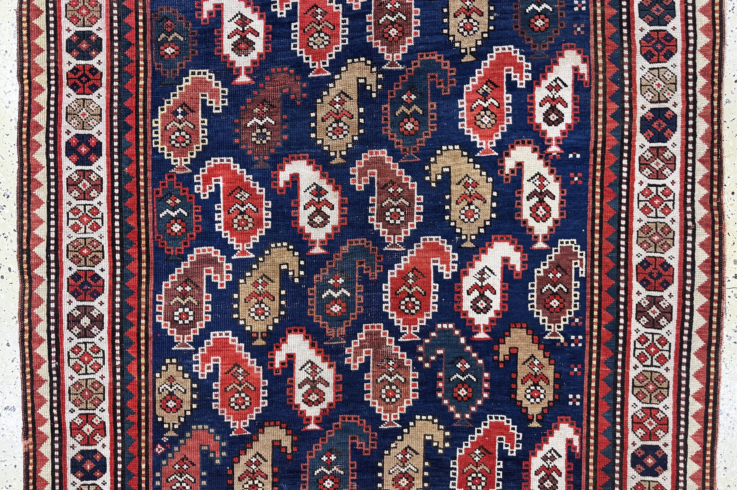 Detail b: Antiker Kazak, Kaukasus, um 1900, Wolle aufWolle, ca. 288 x 144 cm, EHZ: 3