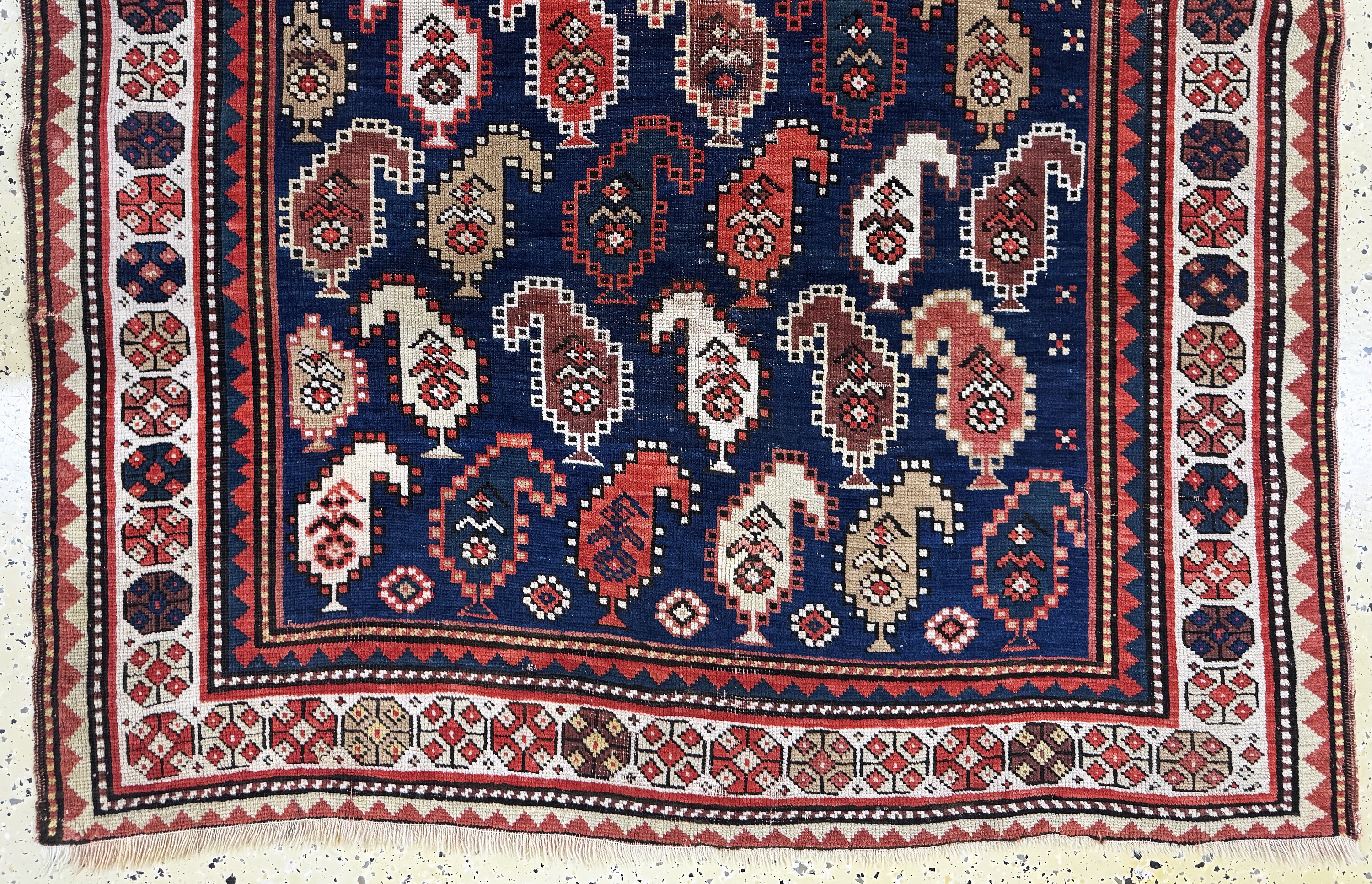 Detail c: Antiker Kazak, Kaukasus, um 1900, Wolle aufWolle, ca. 288 x 144 cm, EHZ: 3