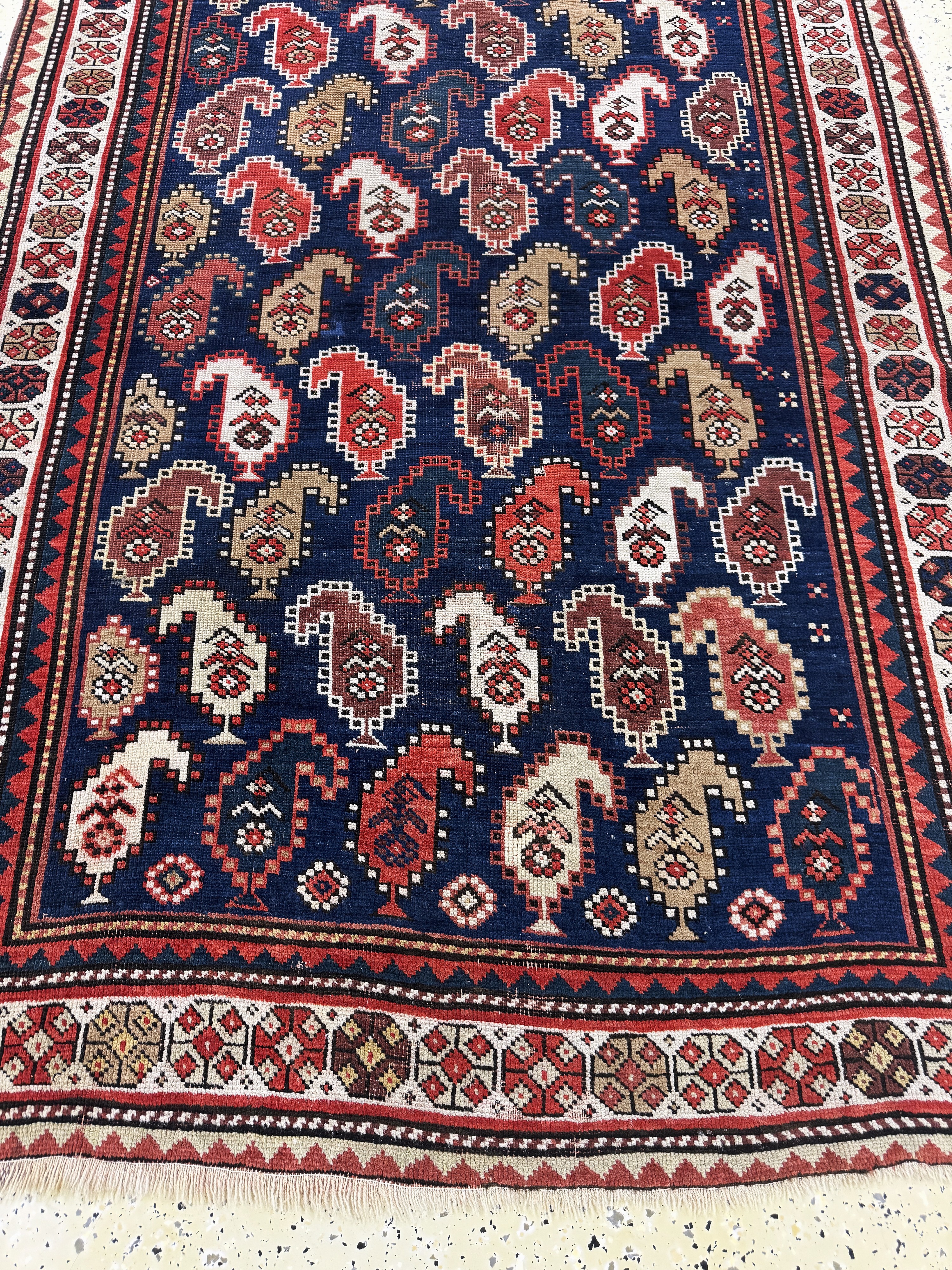 Detail e: Antiker Kazak, Kaukasus, um 1900, Wolle aufWolle, ca. 288 x 144 cm, EHZ: 3