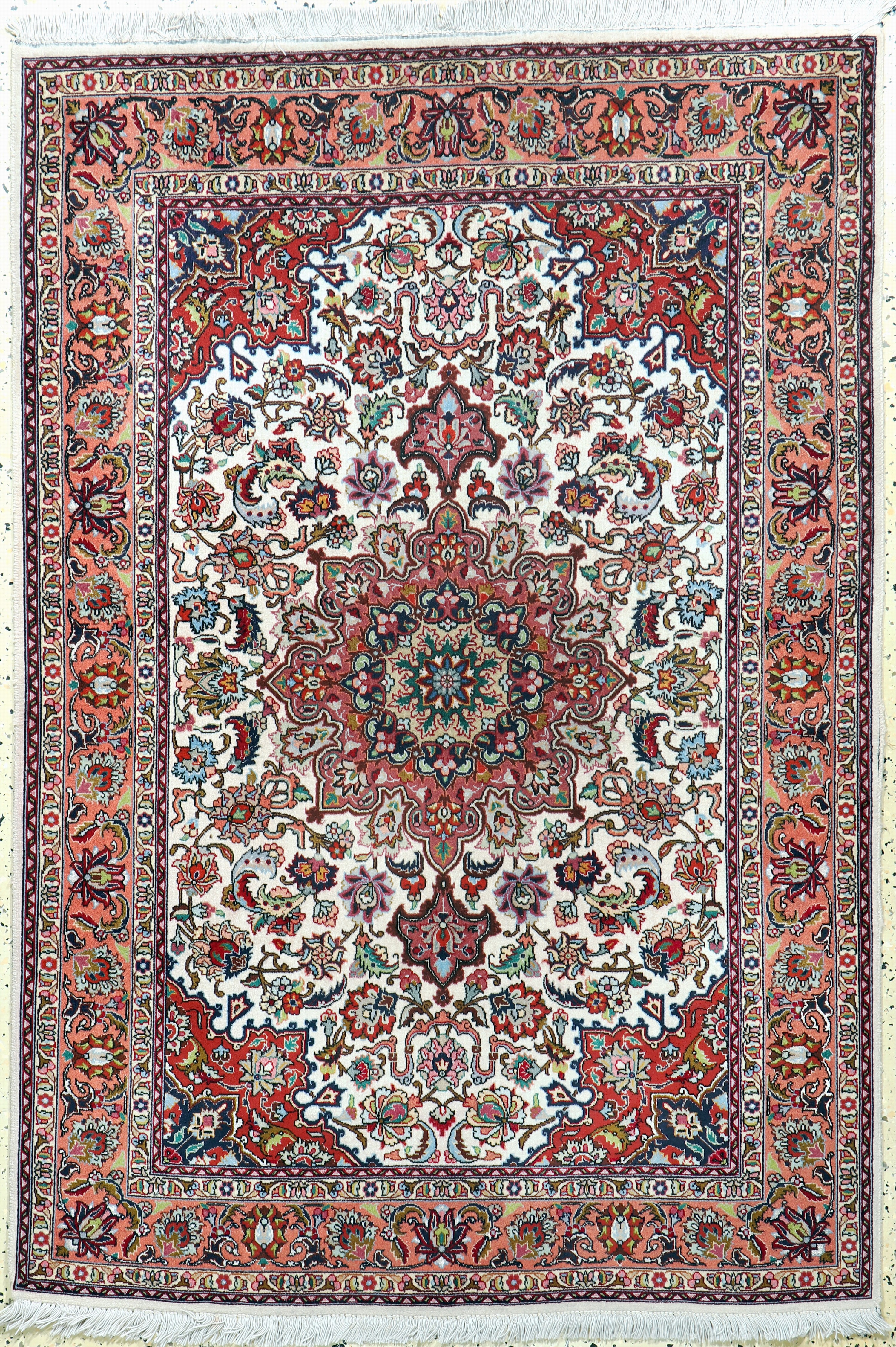 Image 27101048 - Tabriz fine(50 Raj), Persia, mid-20th century,corkwool with silk, approx. 150 x 104 cm, ...
