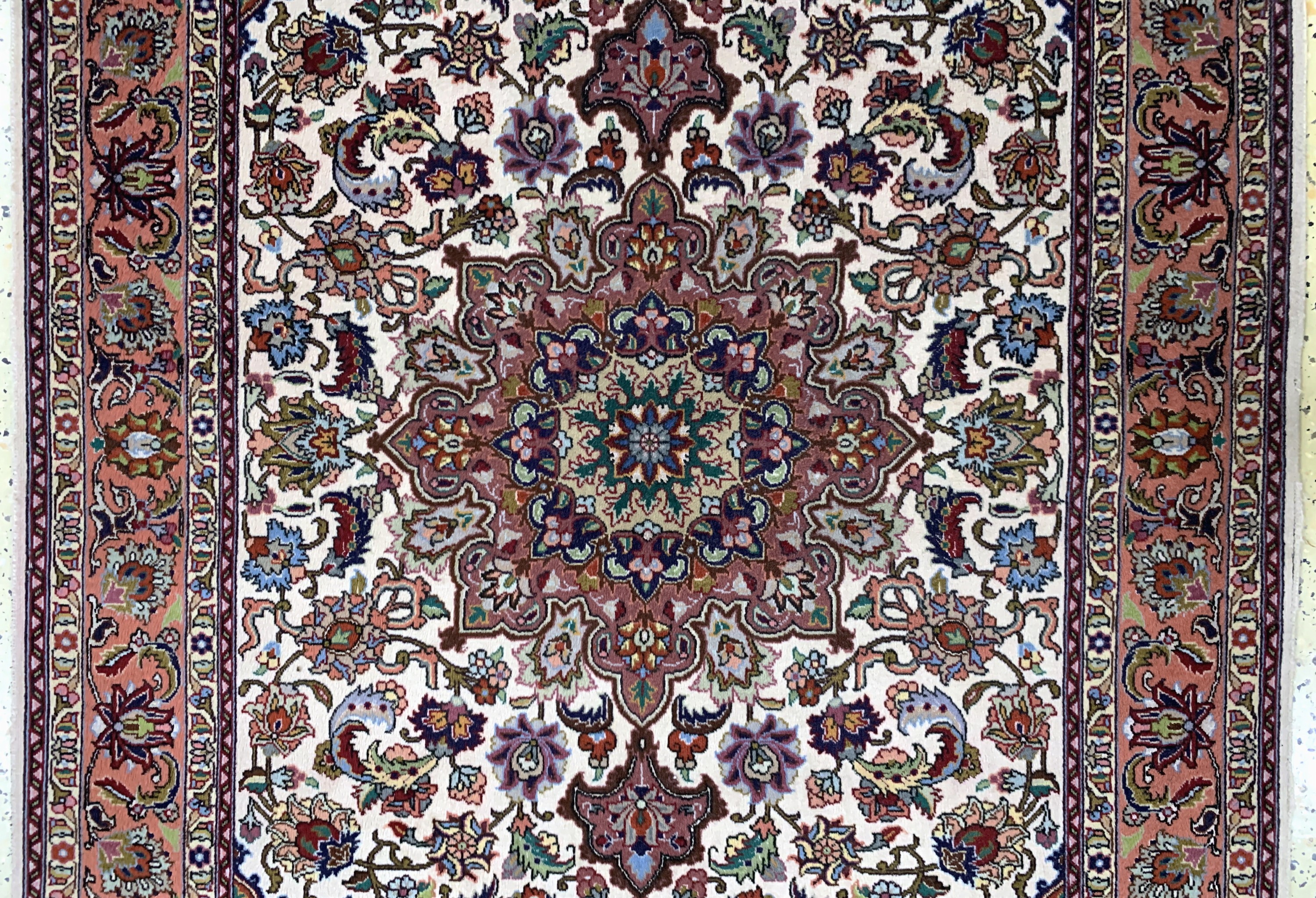 Detail b: Täbriz fein(50 Raj), Persien, Mitte 20.Jhd,Korkwolle mit Seide, ca. 150 x 104 cm, ca. 500.000 Kn/qm, EHZ: 2