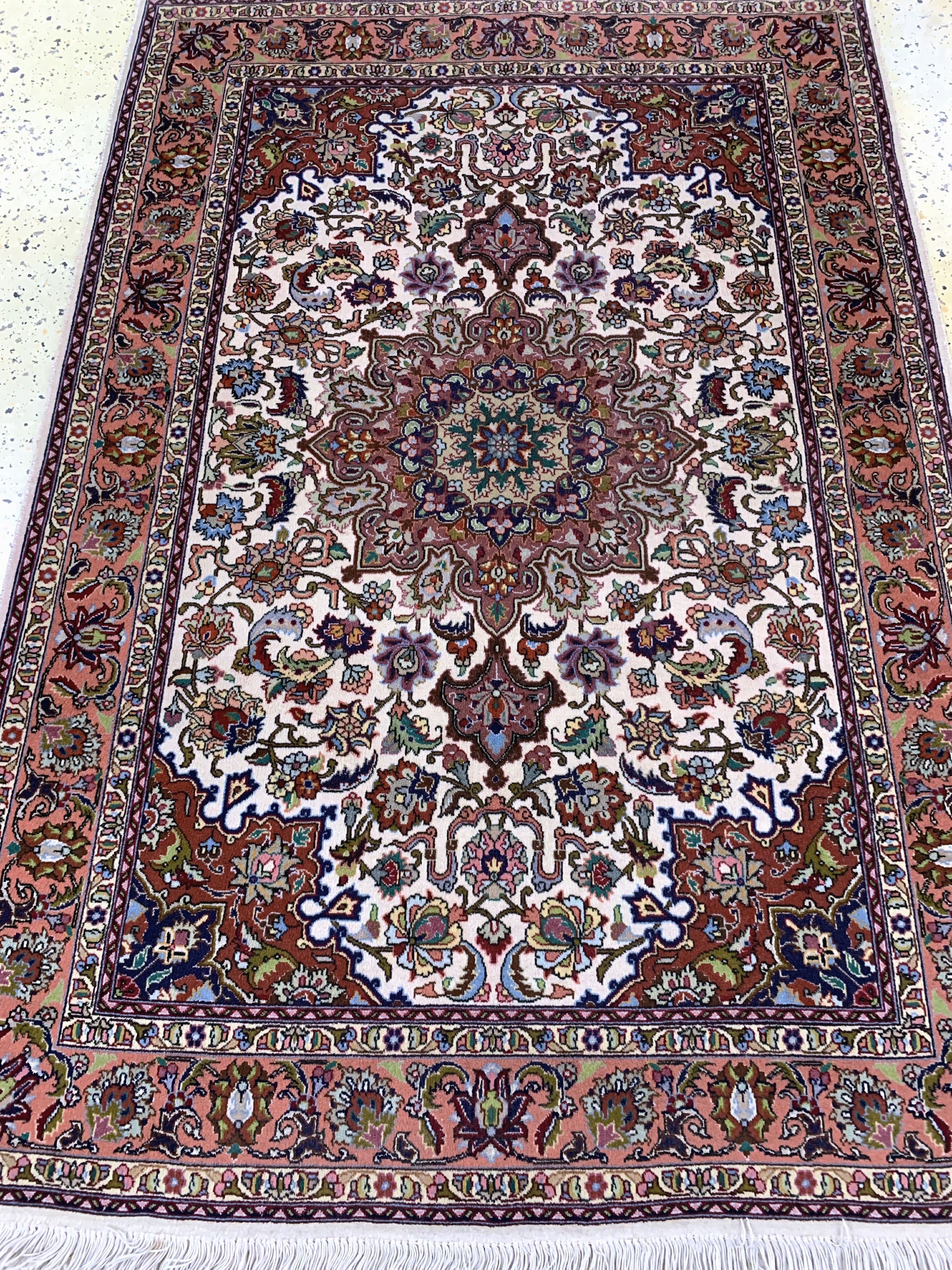 Detail d: Täbriz fein(50 Raj), Persien, Mitte 20.Jhd,Korkwolle mit Seide, ca. 150 x 104 cm, ca. 500.000 Kn/qm, EHZ: 2