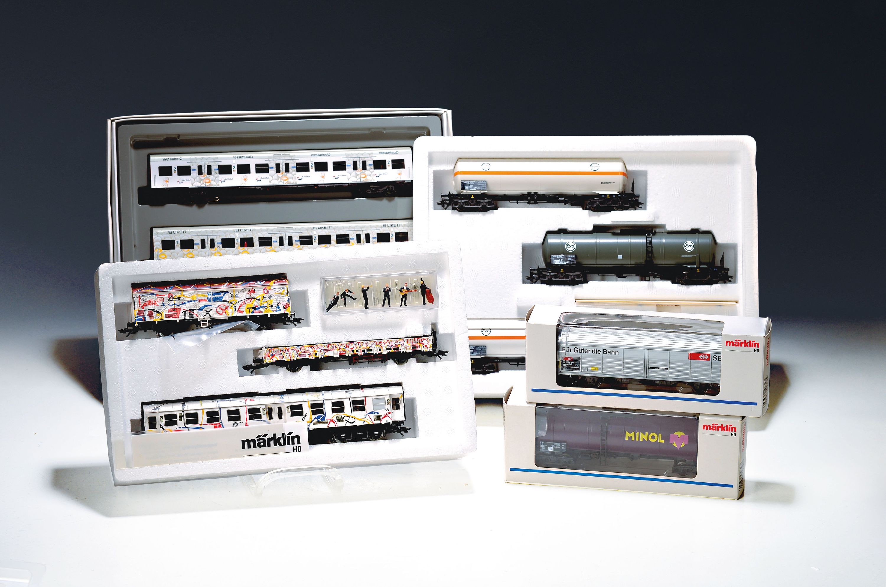 Image 27101050 - Konvolut Modelleisenbahnen: Märklin, Spur H0, Bj. überwiegend 1980-2000er, E-Lok-Set ...