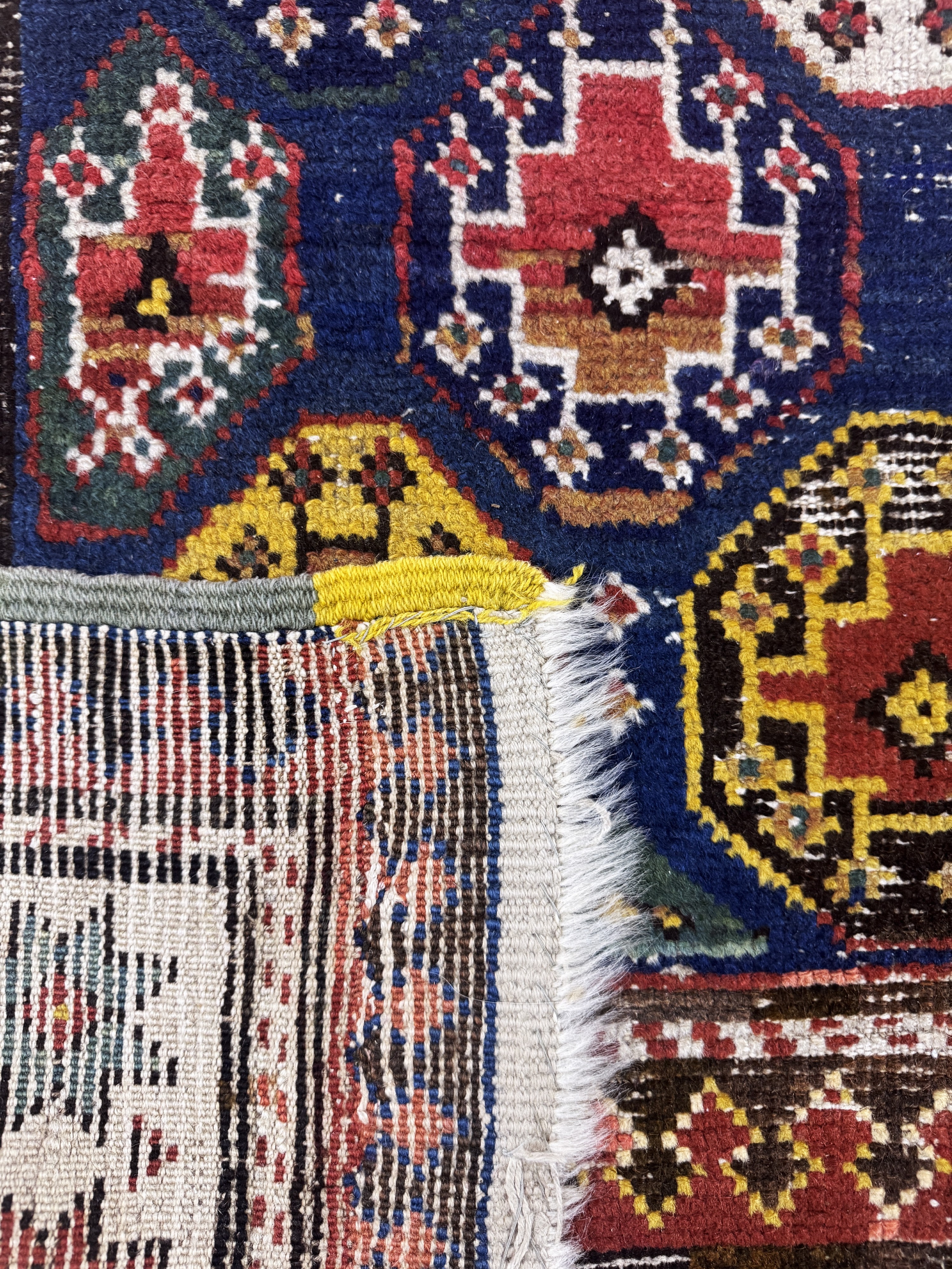 Detail e: Antiker Kazak, Kaukasus, 19.Jhd, Wolle auf Wolle, ca. 223 x 98 cm, EHZ: 3, (restauriert)
