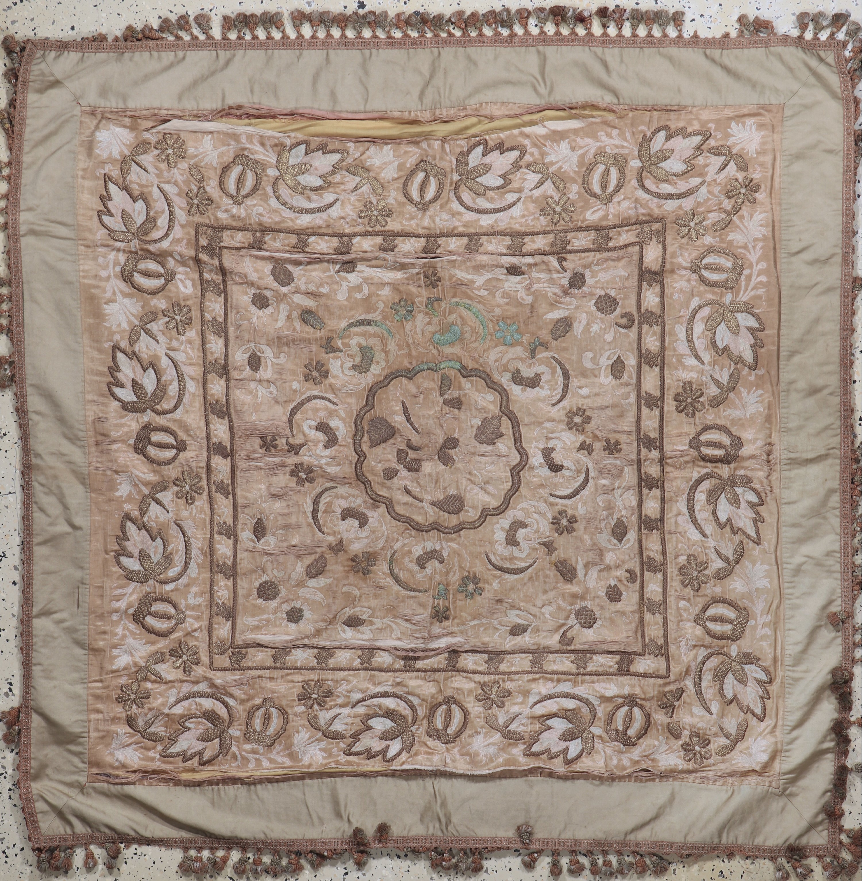 Image 27101053 - Osmanischer Stickerei, um 1900, Matallstickerei auf Seide, ca. 150 x 150 cm, EHZ: 4 ...