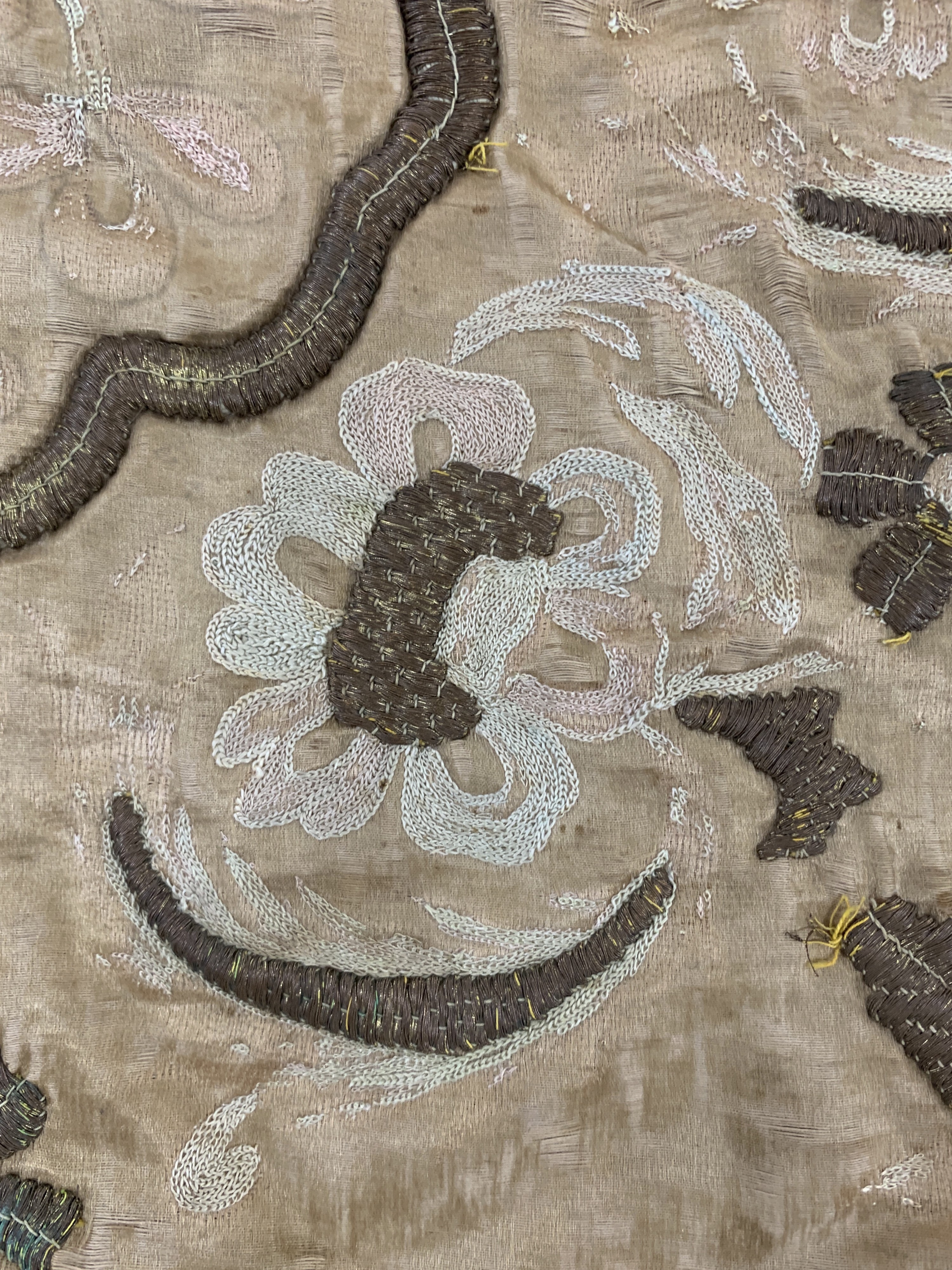 Detail g: Osmanischer Stickerei, um 1900, Matallstickerei auf Seide, ca. 150 x 150 cm, EHZ: 4