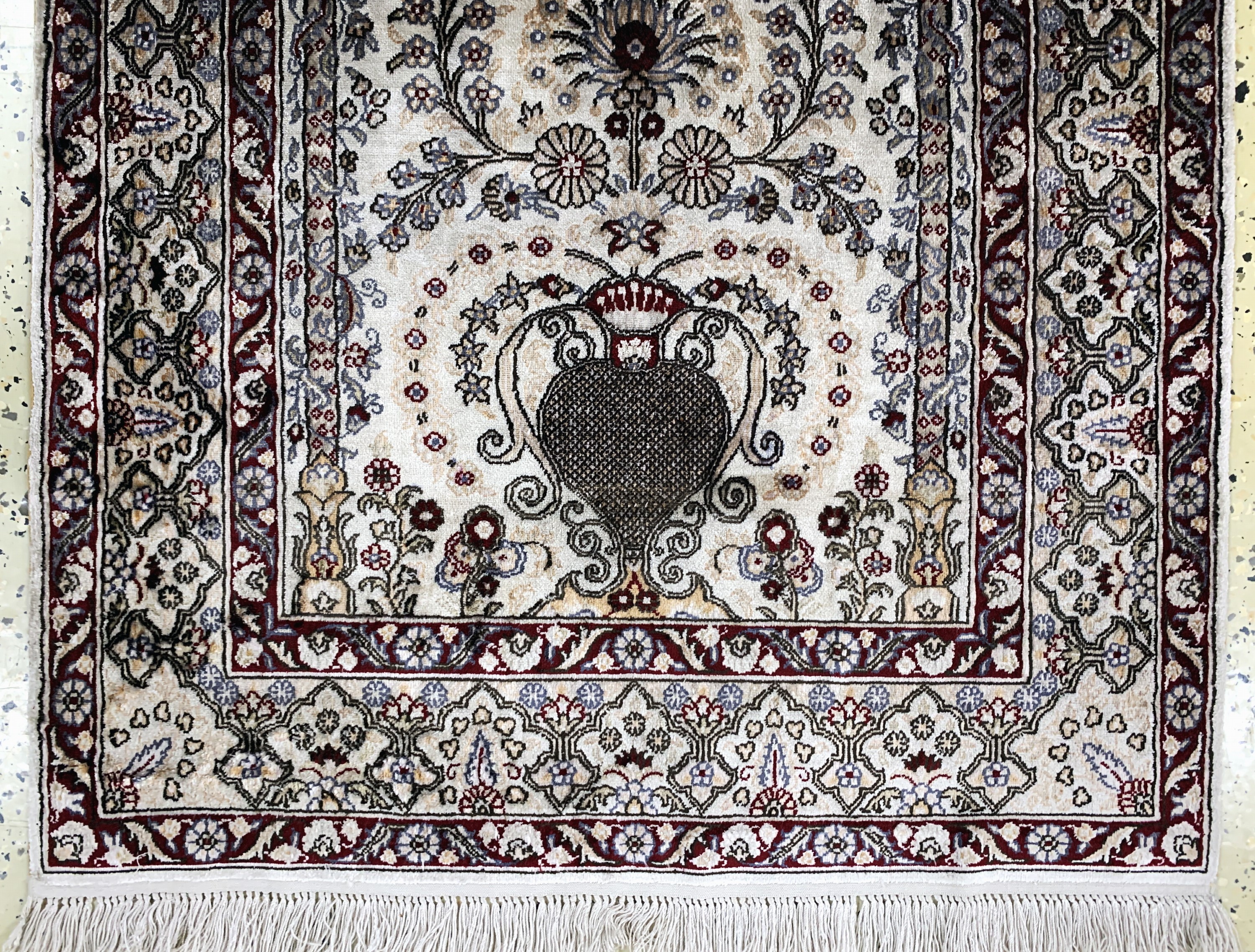 Detail b: Hereke Seide, China, Ende 20.Jhd, reine Naturseide, ca. 120 x 77 cm, EHZ: 2