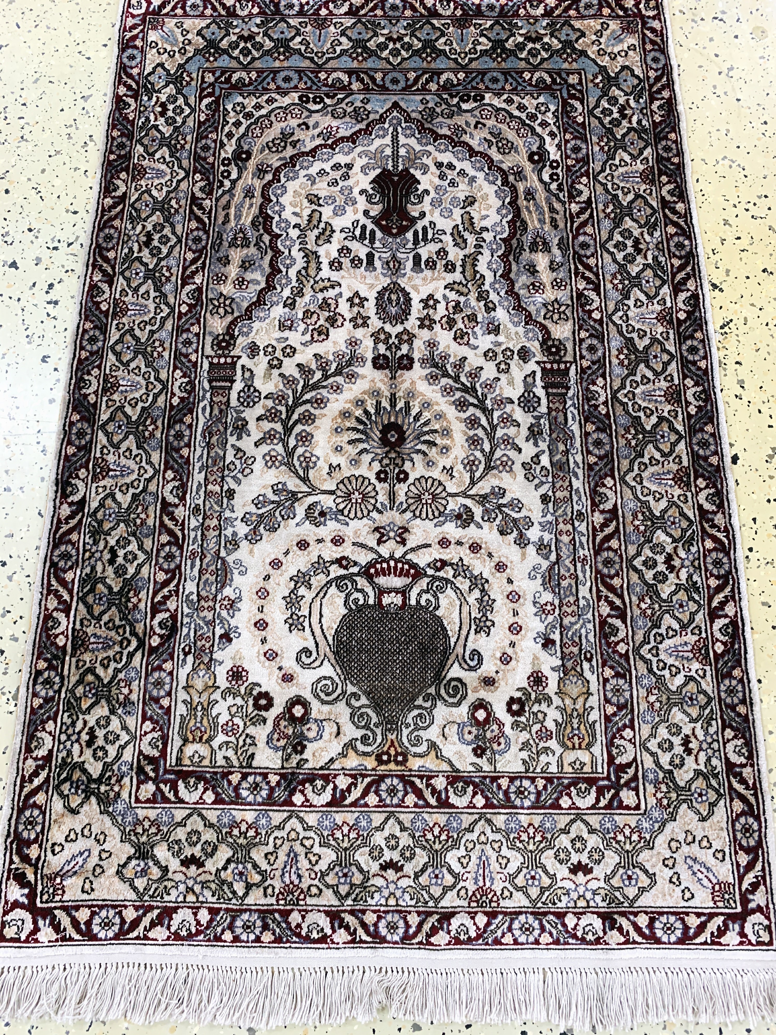 Detail c: Hereke Seide, China, Ende 20.Jhd, reine Naturseide, ca. 120 x 77 cm, EHZ: 2