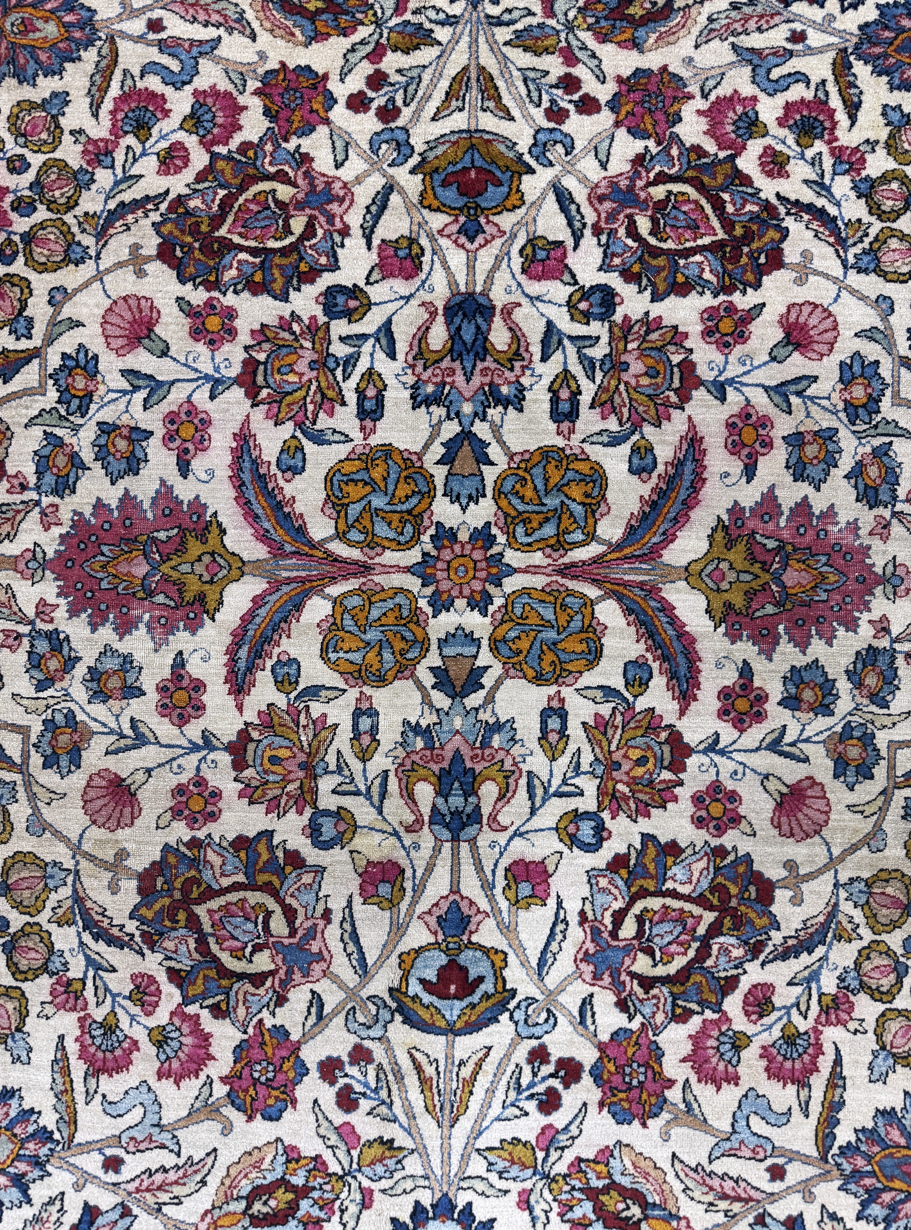 Detail e: Kerman Lawar, Persien, Anfang 20.Jhd, Wolleauf Baumwolle, ca. 355 x 270 cm, EHZ: 3