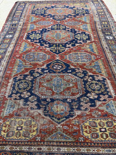 27101044g - Antiker Sumakh, Kaukasus, 19.Jhd, Wolle aufWolle, ca. 320 x 210 cm, EHZ: 3-4 ...