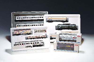 Image Konvolut Modelleisenbahnen: Märklin, Spur H0, Bj. überwiegend 1980-2000er, E-Lok-Set ...