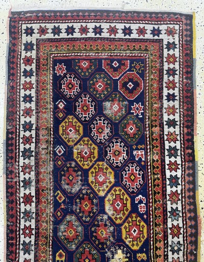 27101052a - Antiker Kazak, Kaukasus, 19.Jhd, Wolle auf Wolle, ca. 223 x 98 cm, EHZ: 3, ...