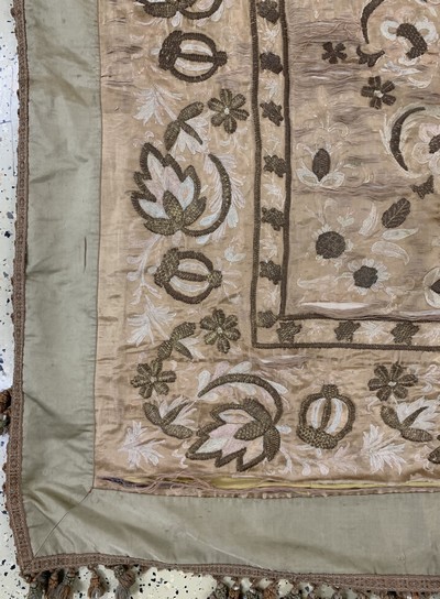 27101053b - Osmanischer Stickerei, um 1900, Matallstickerei auf Seide, ca. 150 x 150 cm, EHZ: 4 ...