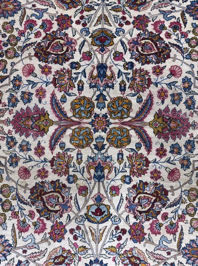 27101055e - Kerman Lawar, Persien, Anfang 20.Jhd, Wolleauf Baumwolle, ca. 355 x 270 cm, EHZ: 3 ...
