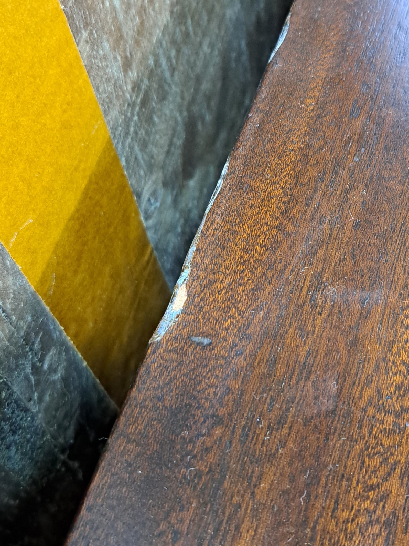 Detail k: Eckregal, Art Deco, deutsch, 30er Jahre, Mahagonifurnier, zweiteilig, mit Bartüre, mehrere Freifächer, ca. 120x435x35 cm, EZ 2