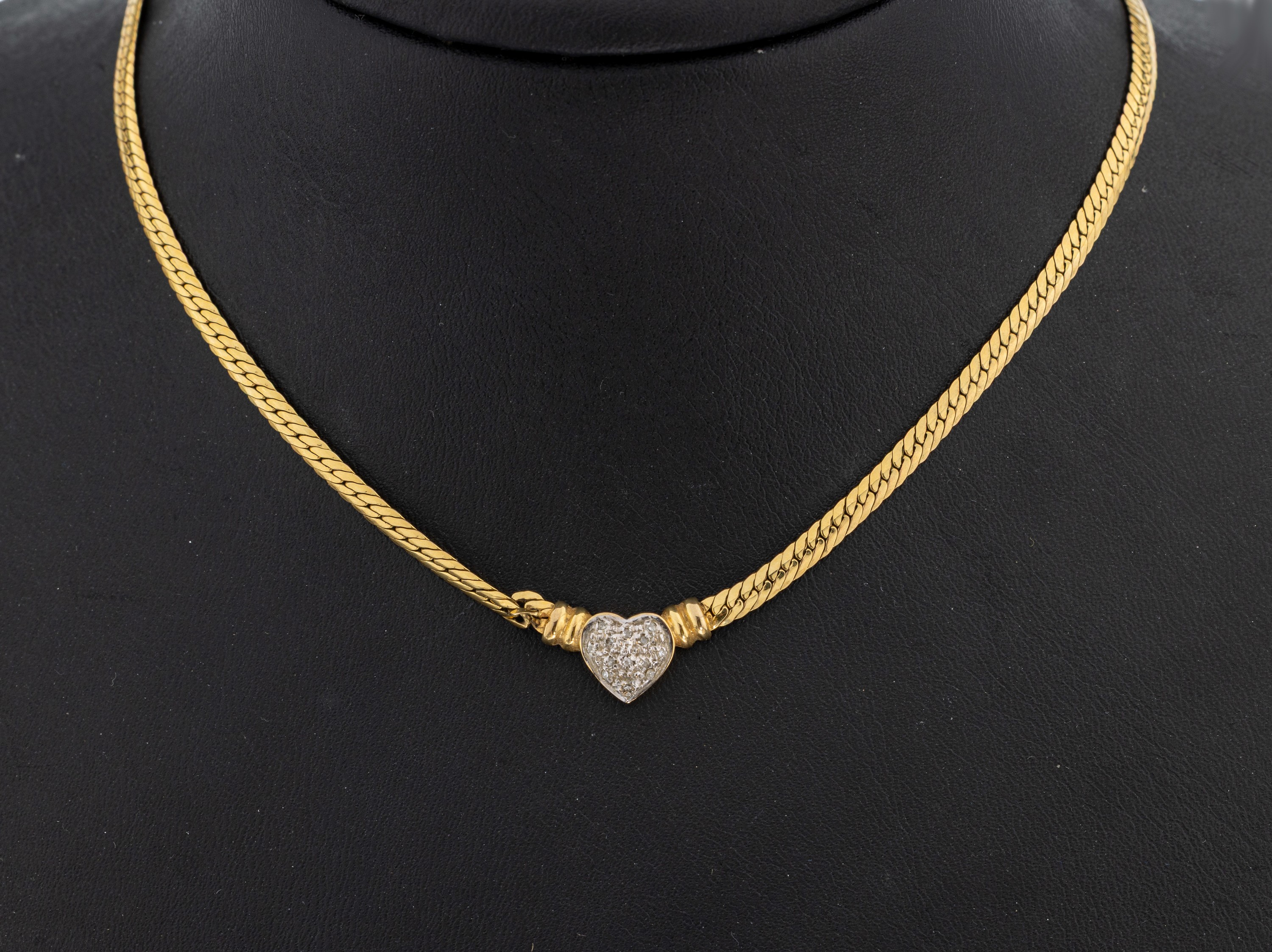 Image 27101276 - 8 kt Gold Diamant-Collier, GG 333/000, herzf. Mittelteil rhod., 12 8/8-Diamanten ...
