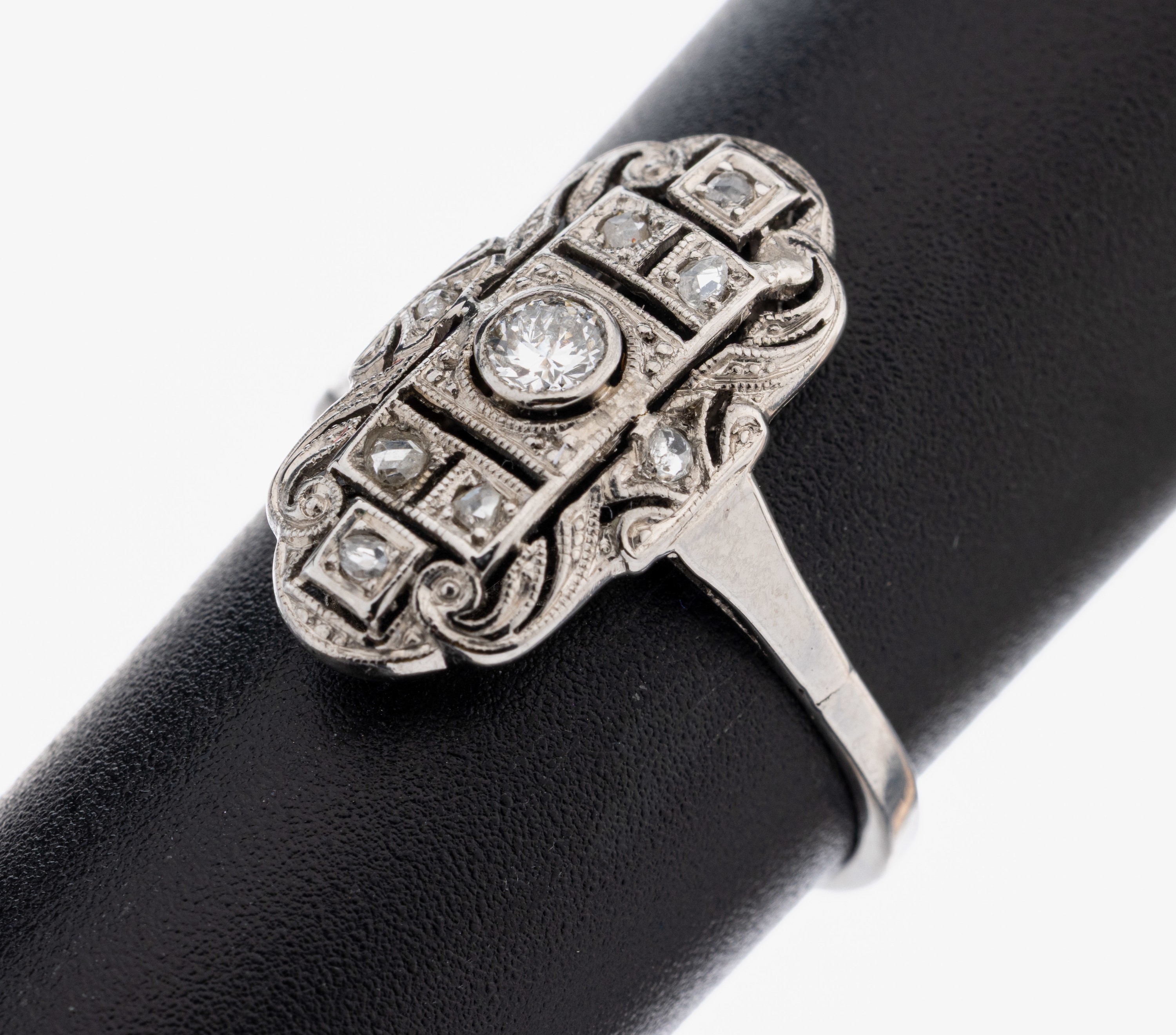 Image 27101310 - 14 kt Gold Art Deco Diamant-Ring, 1930er Jahre, WG 585/000, Ringkopf durchbrochen, ...