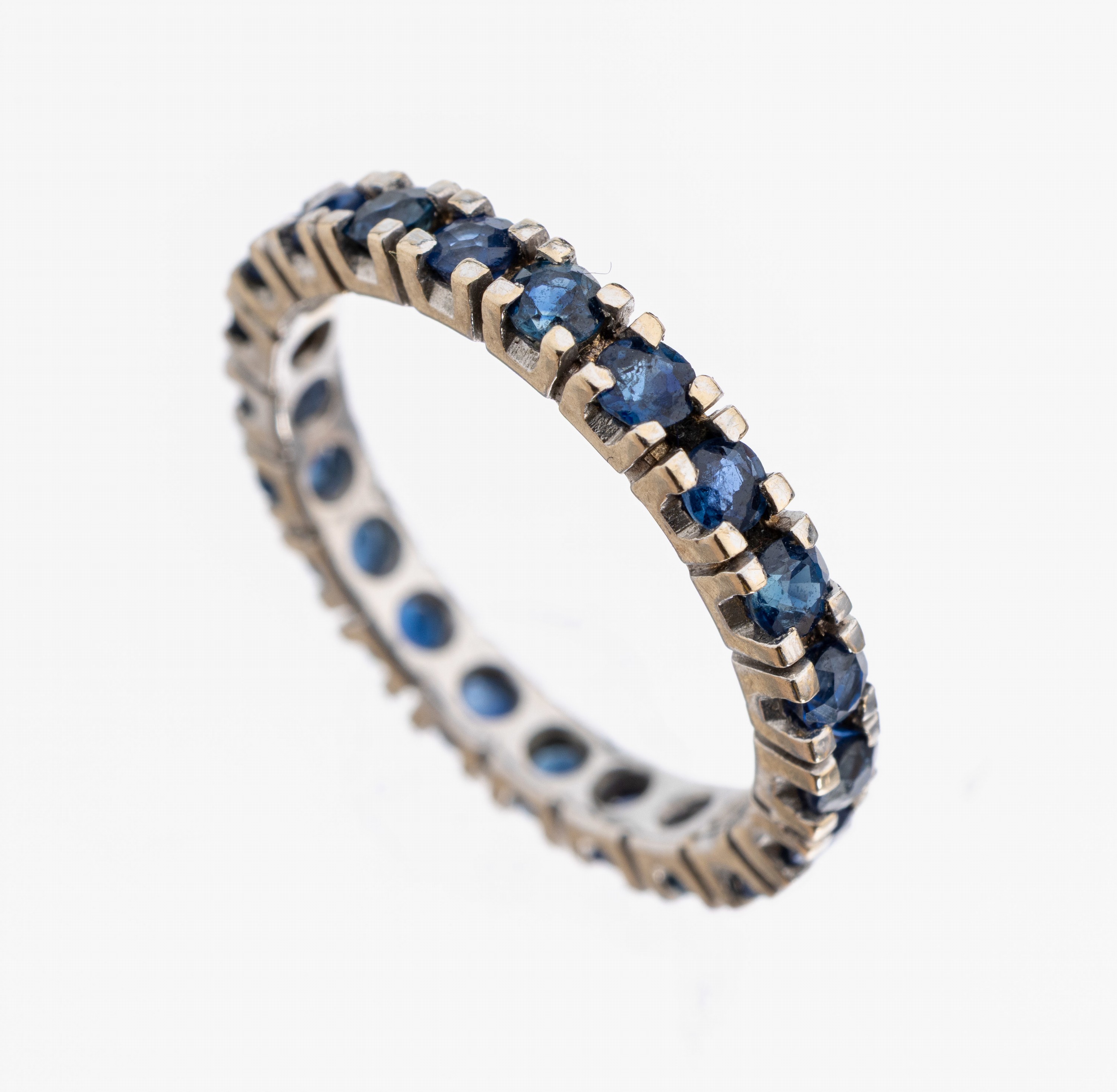 Image 27101312 - 18 kt Gold Saphir-Memoryring, WG 750/000, 20 rundfacett. Saphire zus. ca. 1.0 ct, RW ...