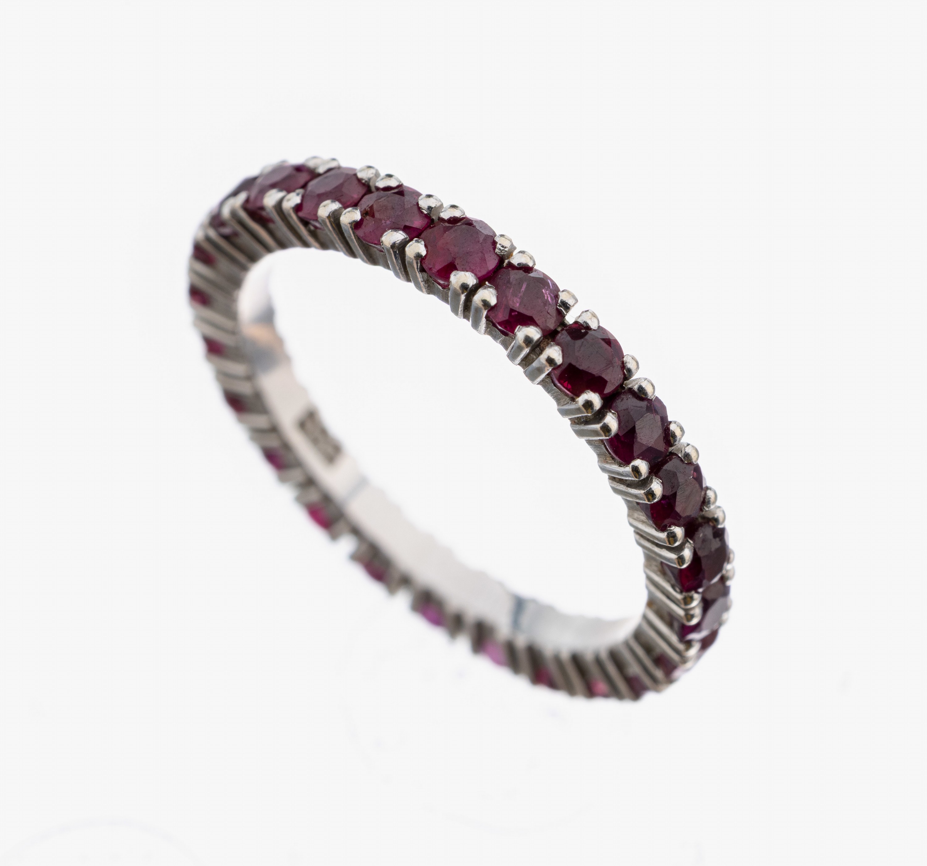 Image 27101314 - 14 kt Gold Rubin-Memoryring, WG 585/000, 24rundfacett. Rubine zus. ca. 1.20 ct, RW 54, ...