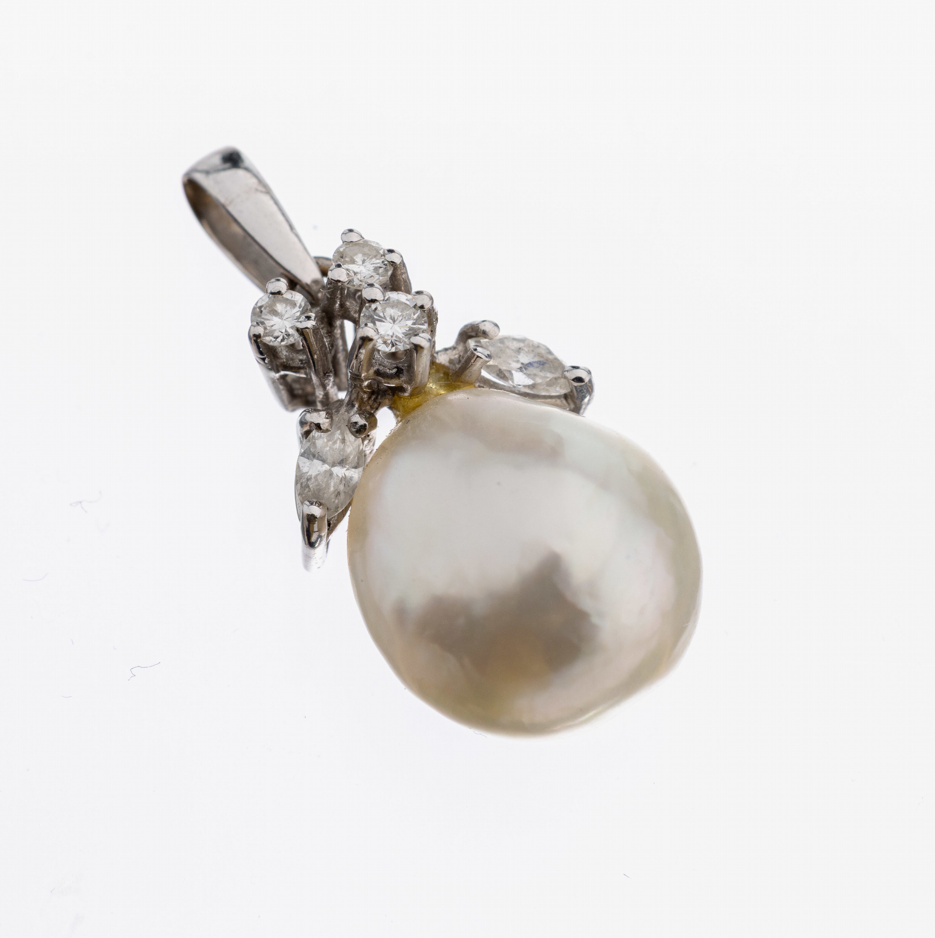 Image 27101318 - 18 kt Gold Perl-Diamant-Anhänger, WG 750/000, unrunde Zuchtperle, 3 Brillanten und 2 ...