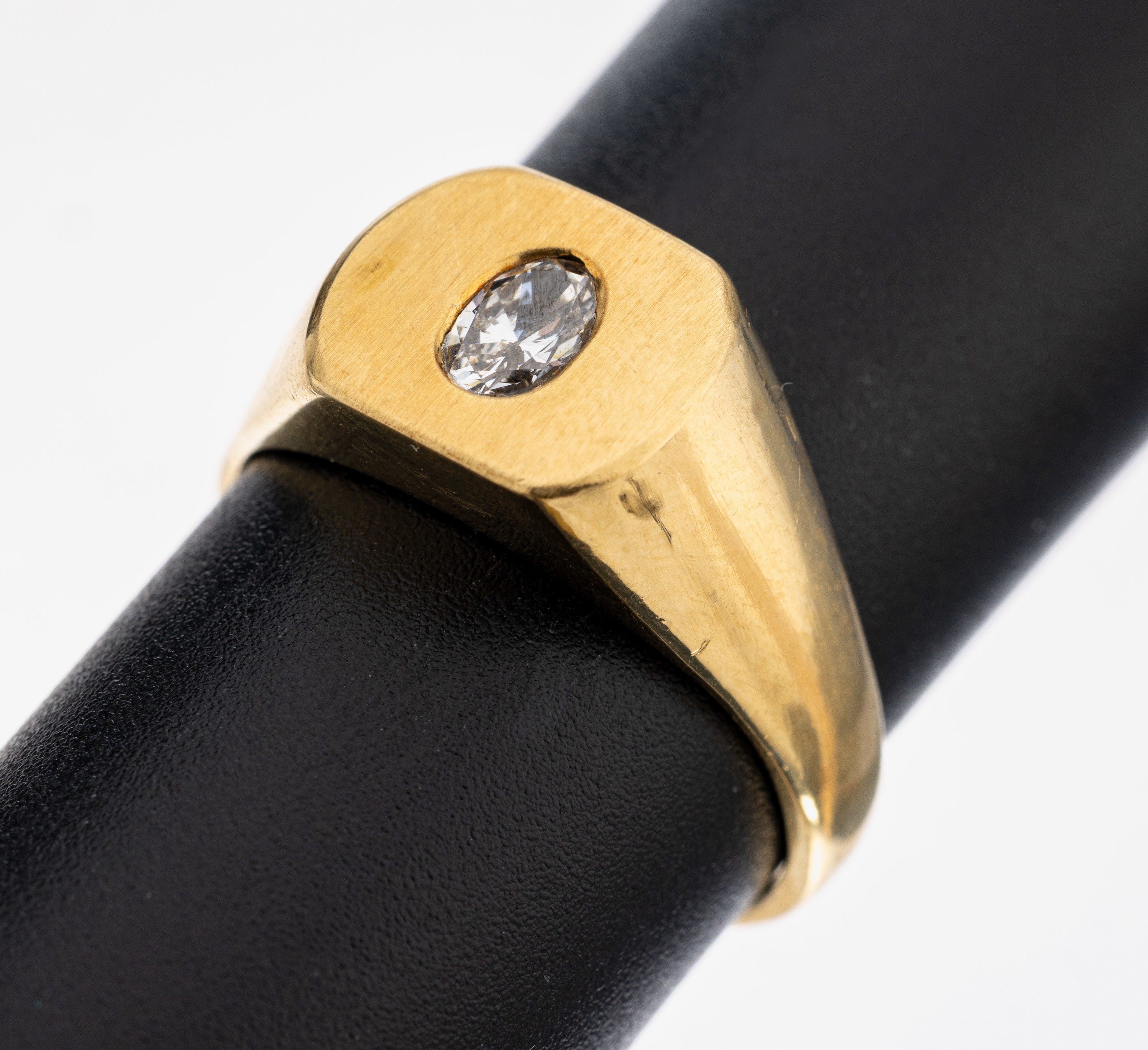 Image 27101322 - 18 kt Gold Diamant-Ring, GG 750/000, Ringkopf sat., ovaler Diamant ca. 0.35 ct (grav.) ...