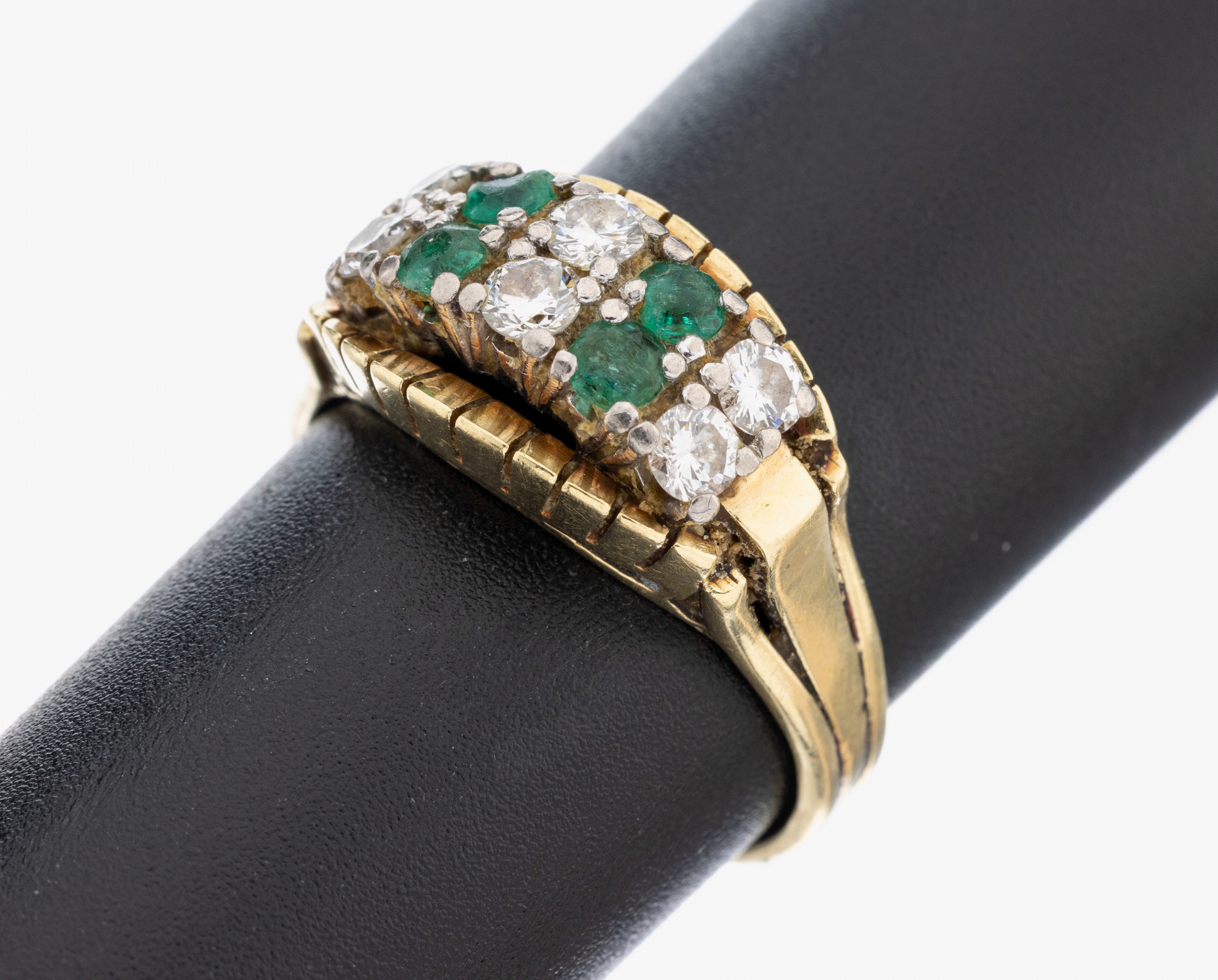 Image 27101325 - 14 kt Gold Brillant-Smaragd-Ring, 1950er Jahre, GG/WG 585/000, 6 Brillanten zus. ...