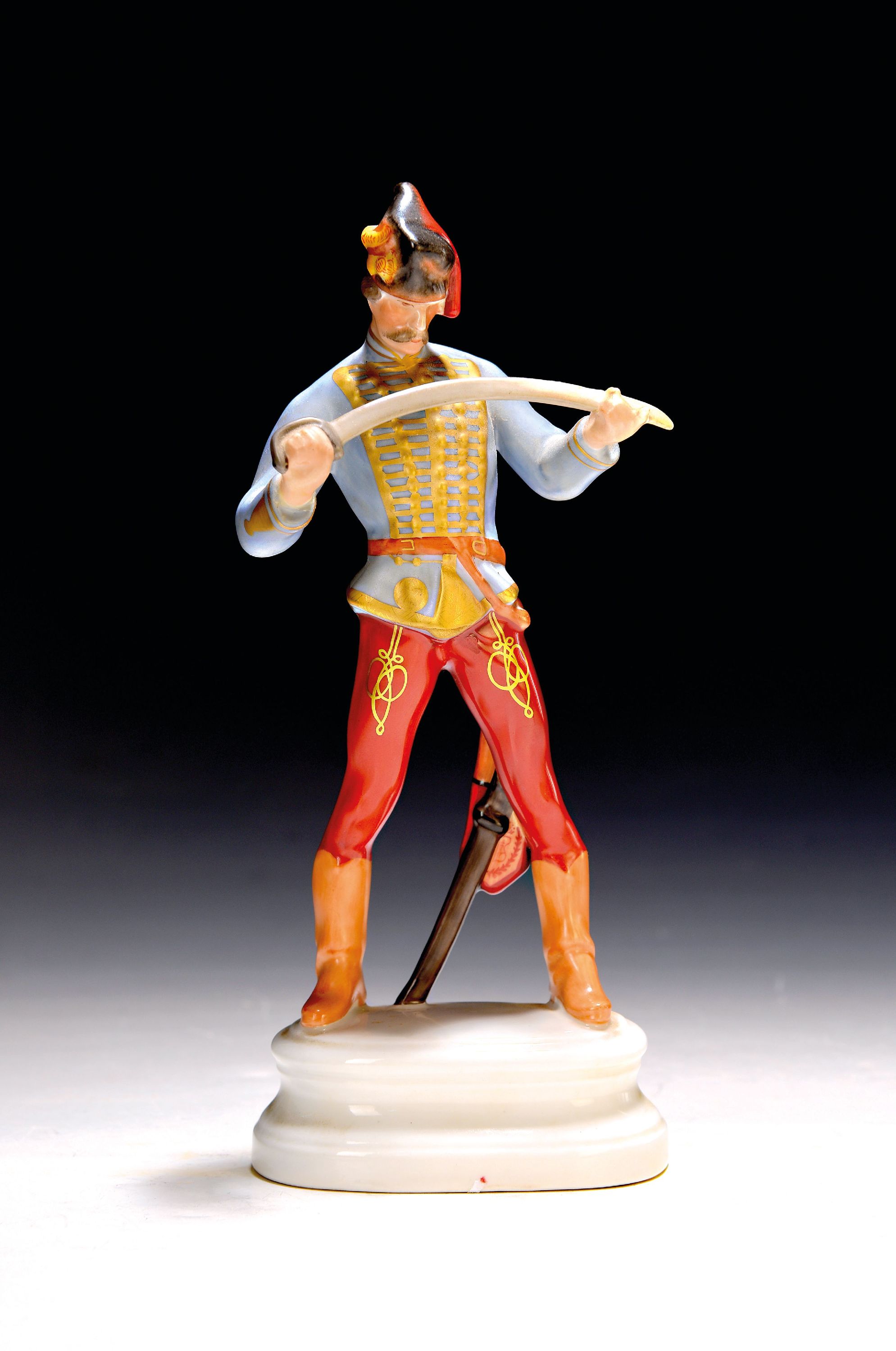 Image 27101380 - Porzellanfigur, Herend, 20. Jh., stehender Huszar, bemalt, H. ca. 22.5 cm