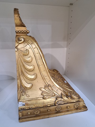 27101316f - Wandkonsole, 2. Hälfte 19. Jh., leicht beschädigt seitlich, in gold gefaßt, reich ...