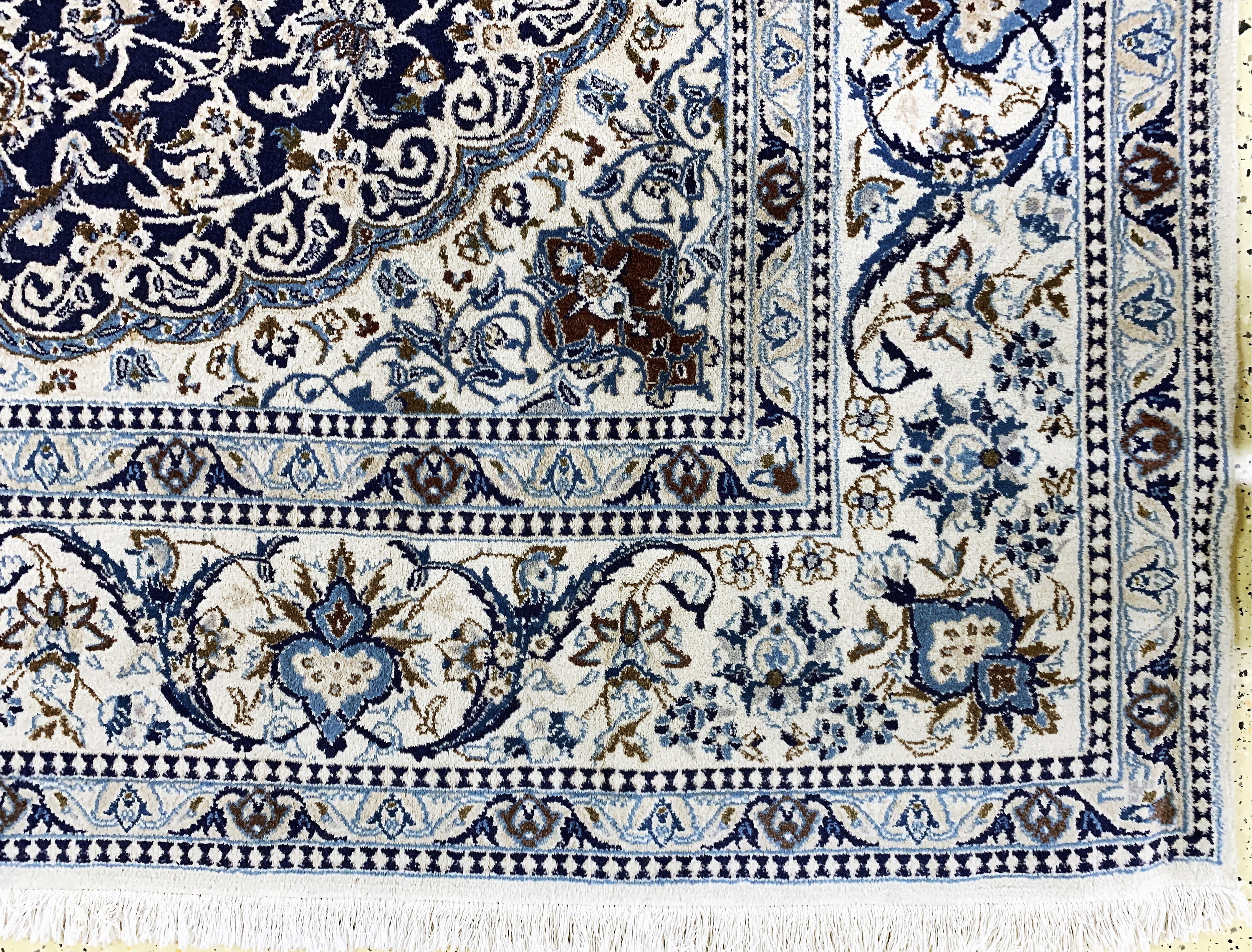 Detail a: Nain, Persien, Ende 20.Jhd, Wolle auf Baumwolle, ca. 345 x 240 cm, Reinigungsbedürftig, EHZ: 2