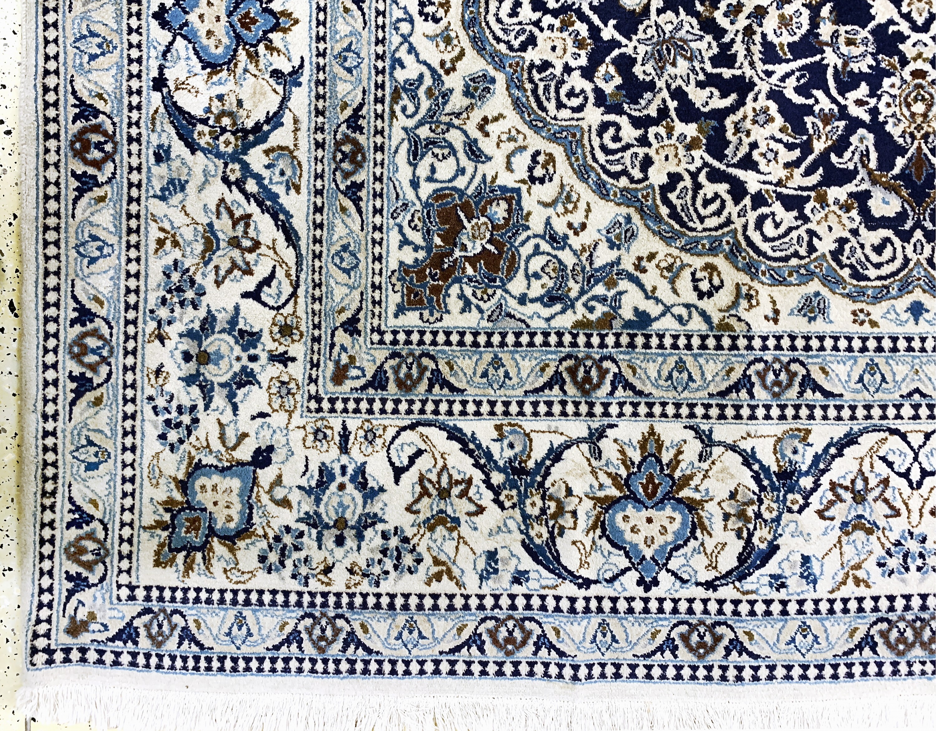 Detail b: Nain, Persien, Ende 20.Jhd, Wolle auf Baumwolle, ca. 345 x 240 cm, Reinigungsbedürftig, EHZ: 2