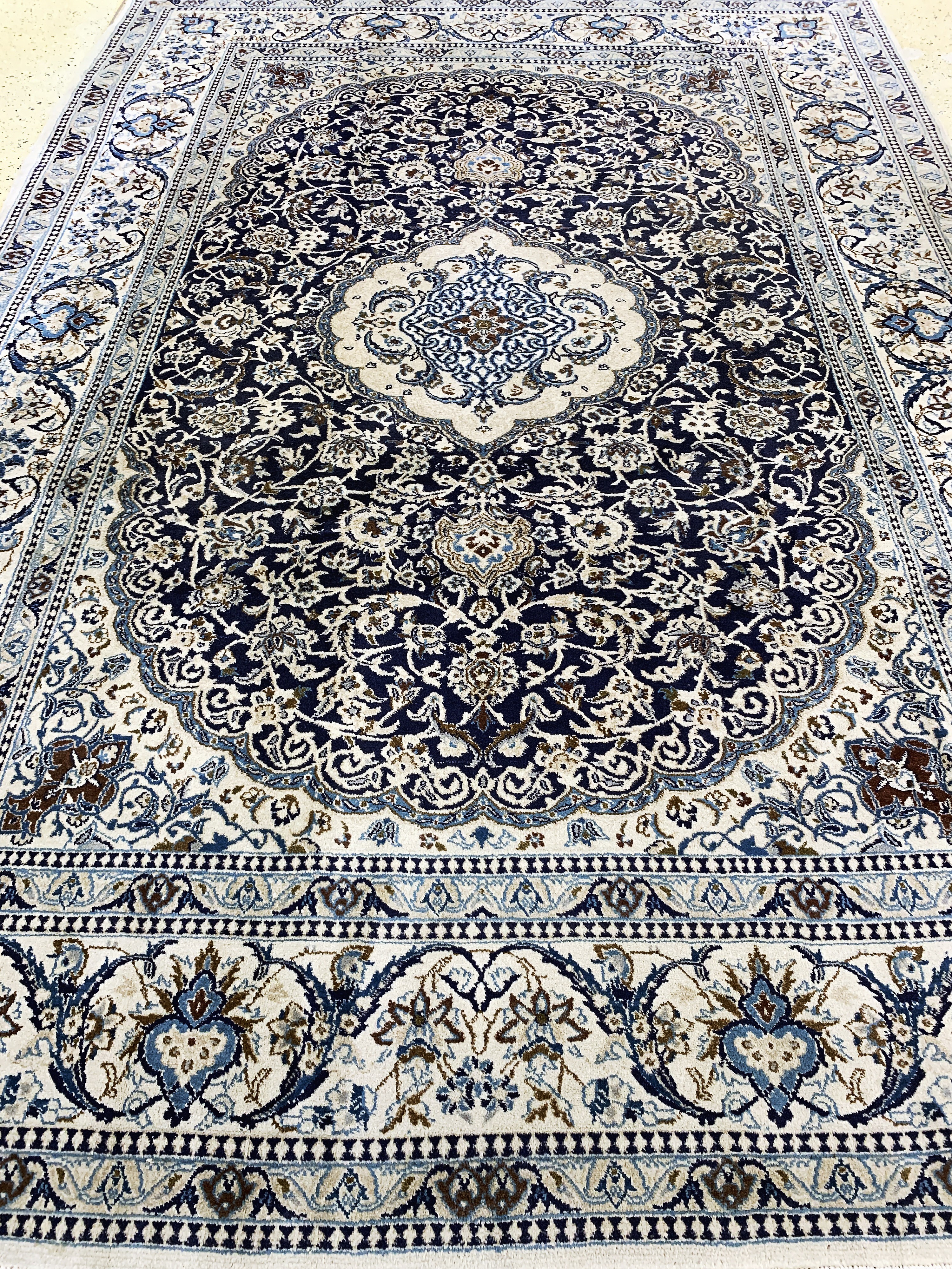 Detail h: Nain, Persien, Ende 20.Jhd, Wolle auf Baumwolle, ca. 345 x 240 cm, Reinigungsbedürftig, EHZ: 2