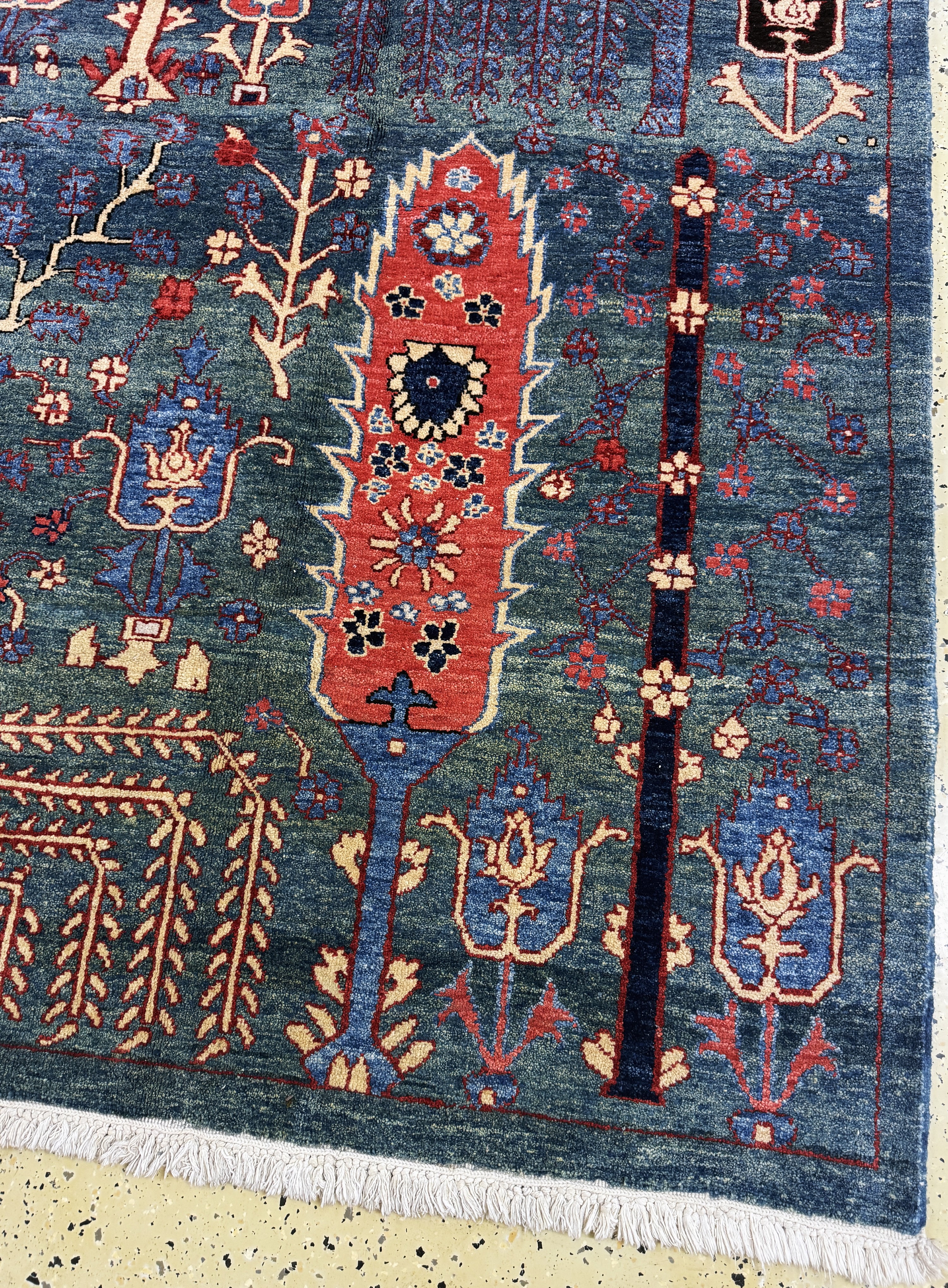 Detail a: Azeri Pflanzenfarben, Persien, Ende 20.Jhd,Wolle auf Baumwolle, ca. 360 x 270 cm, Mottenfraß, EHZ: 2