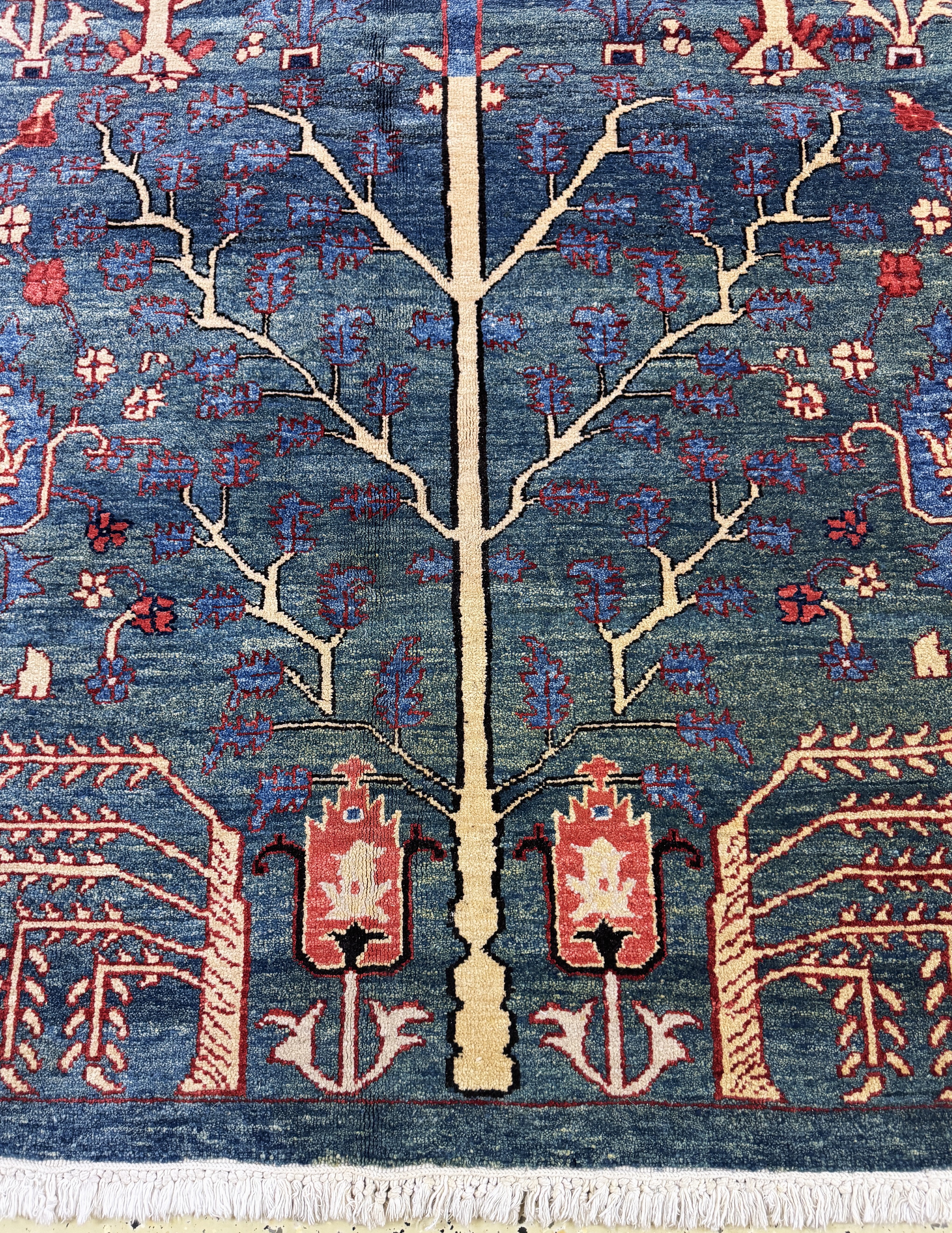 Detail b: Azeri Pflanzenfarben, Persien, Ende 20.Jhd,Wolle auf Baumwolle, ca. 360 x 270 cm, Mottenfraß, EHZ: 2