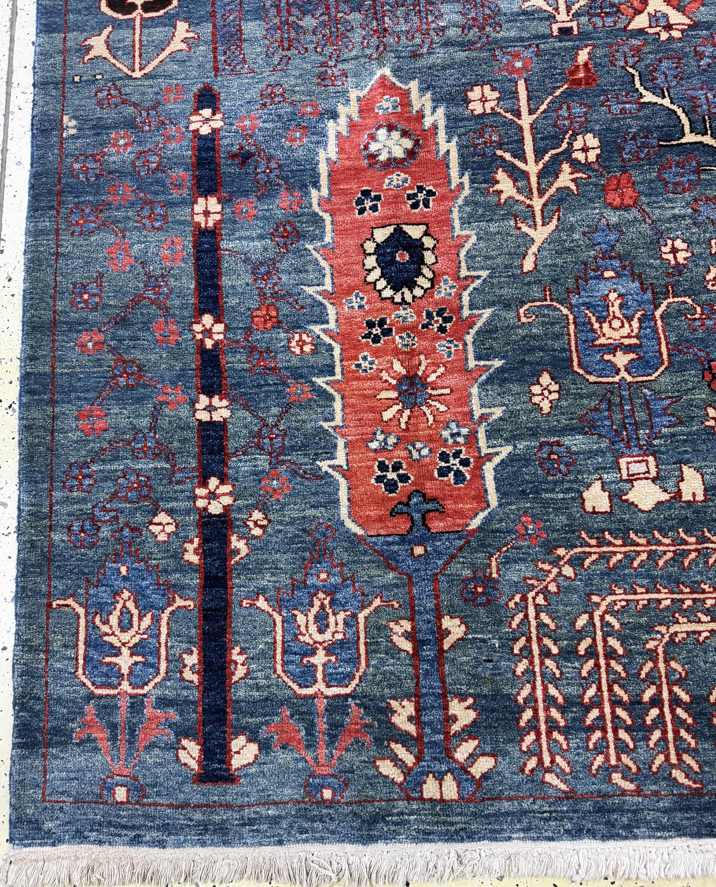 Detail c: Azeri Pflanzenfarben, Persien, Ende 20.Jhd,Wolle auf Baumwolle, ca. 360 x 270 cm, Mottenfraß, EHZ: 2