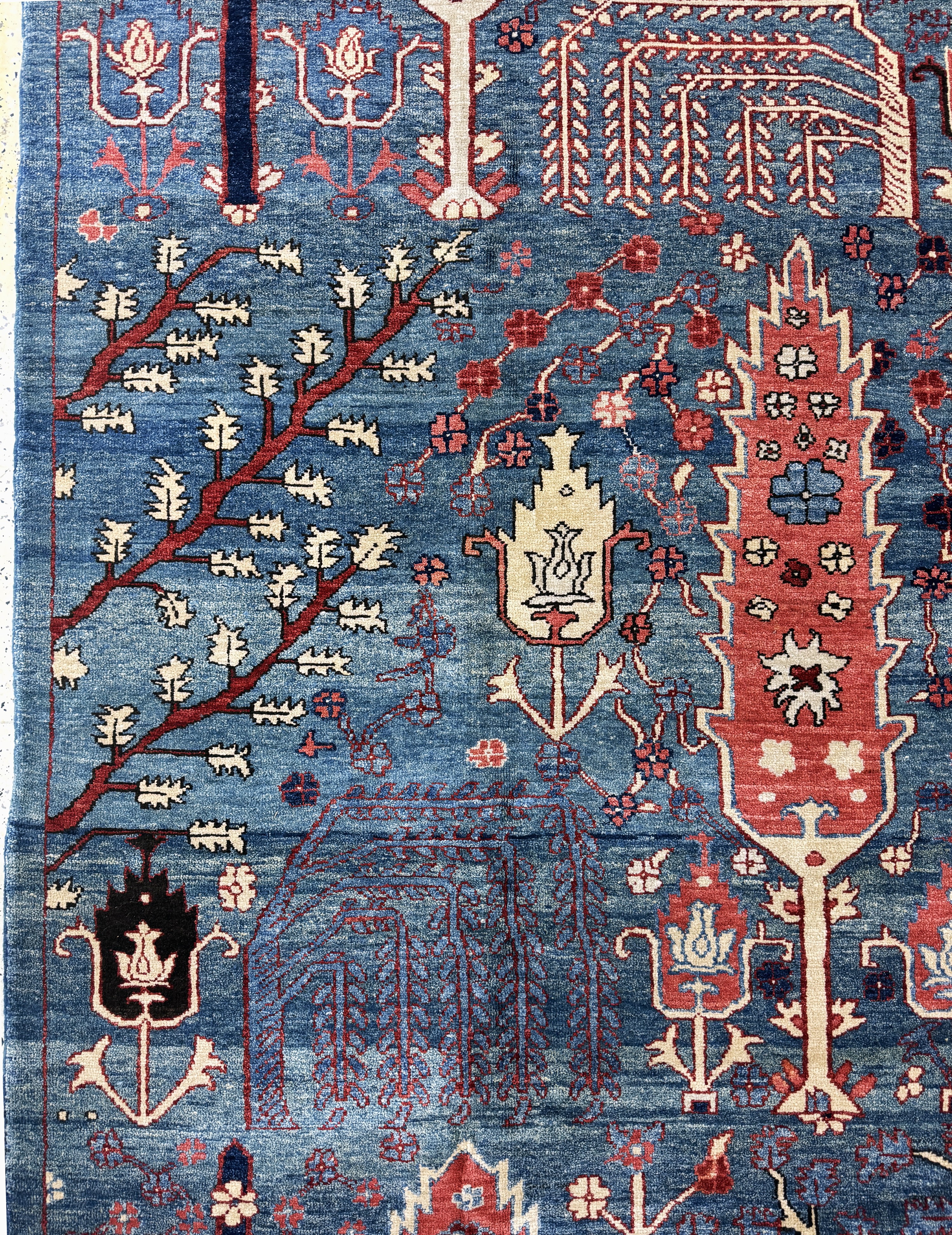 Detail d: Azeri Pflanzenfarben, Persien, Ende 20.Jhd,Wolle auf Baumwolle, ca. 360 x 270 cm, Mottenfraß, EHZ: 2