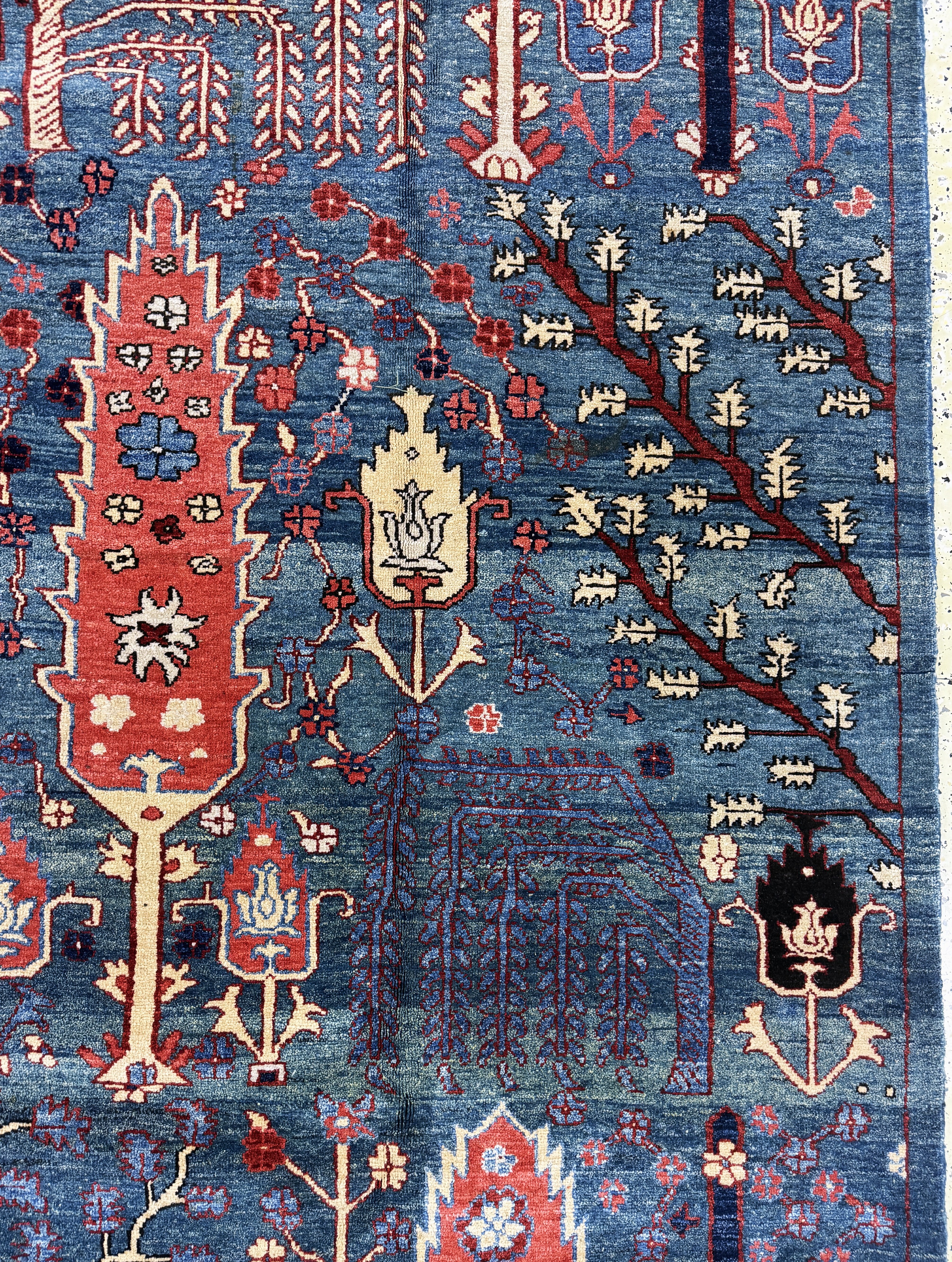 Detail e: Azeri Pflanzenfarben, Persien, Ende 20.Jhd,Wolle auf Baumwolle, ca. 360 x 270 cm, Mottenfraß, EHZ: 2