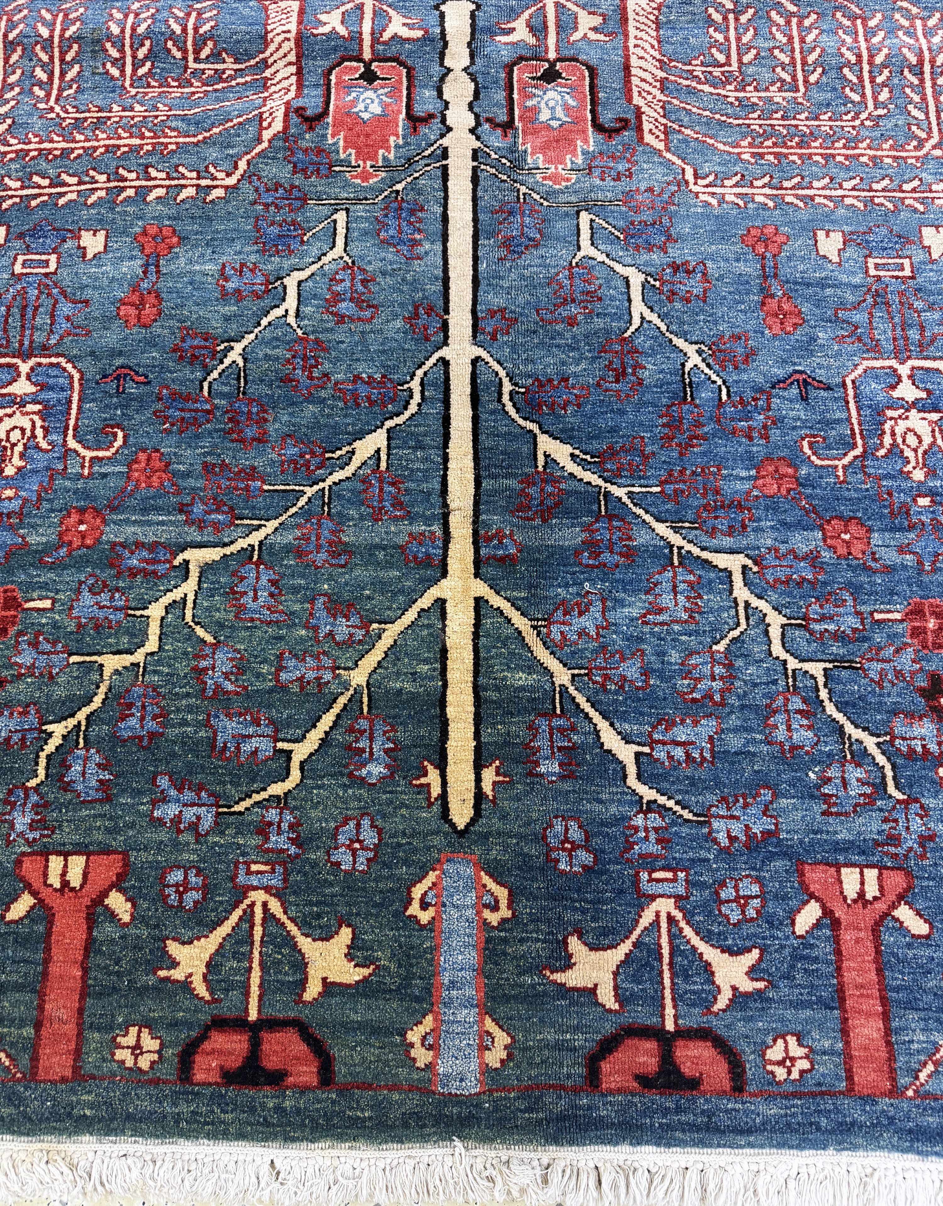 Detail g: Azeri Pflanzenfarben, Persien, Ende 20.Jhd,Wolle auf Baumwolle, ca. 360 x 270 cm, Mottenfraß, EHZ: 2