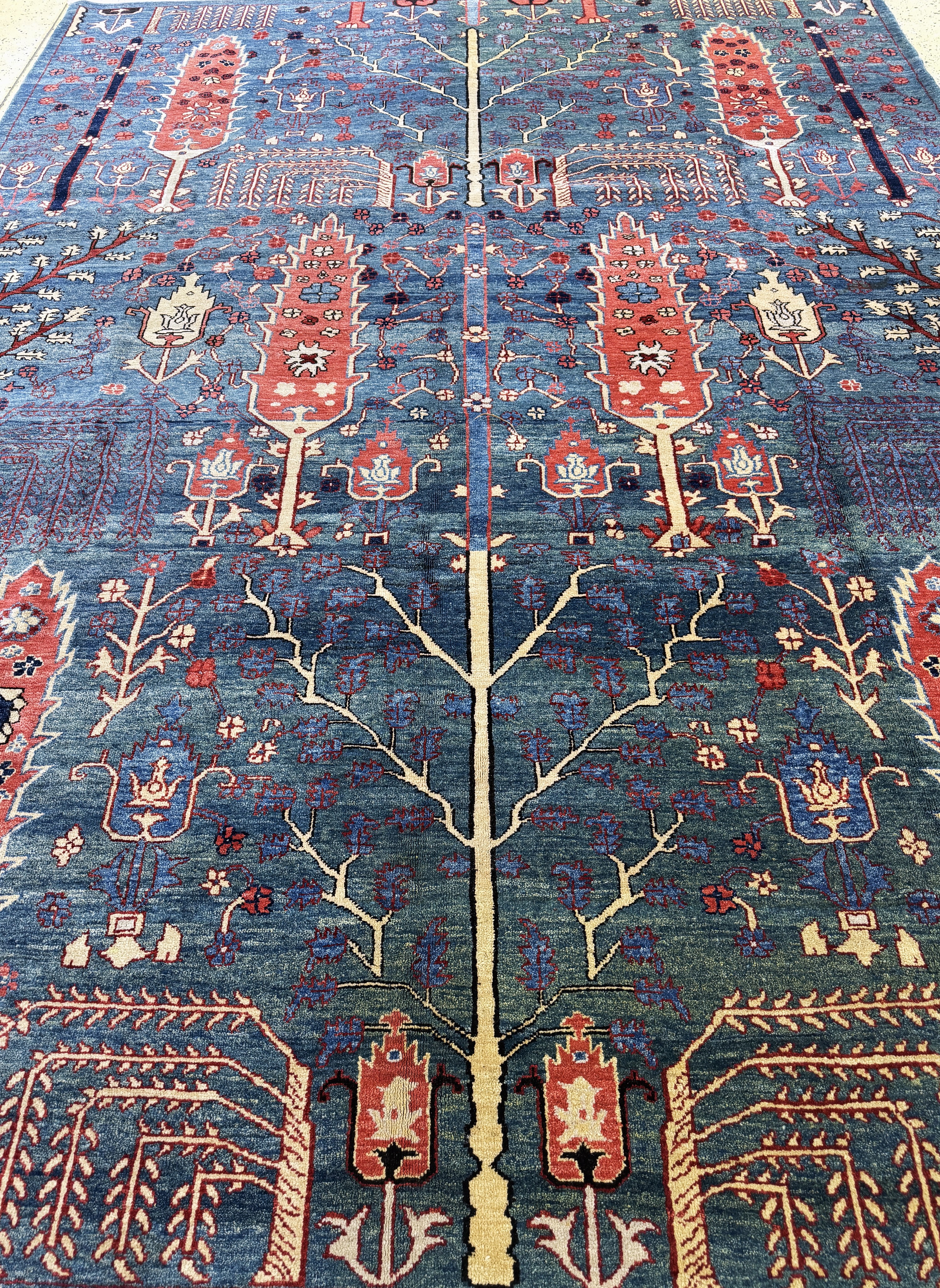 Detail i: Azeri Pflanzenfarben, Persien, Ende 20.Jhd,Wolle auf Baumwolle, ca. 360 x 270 cm, Mottenfraß, EHZ: 2
