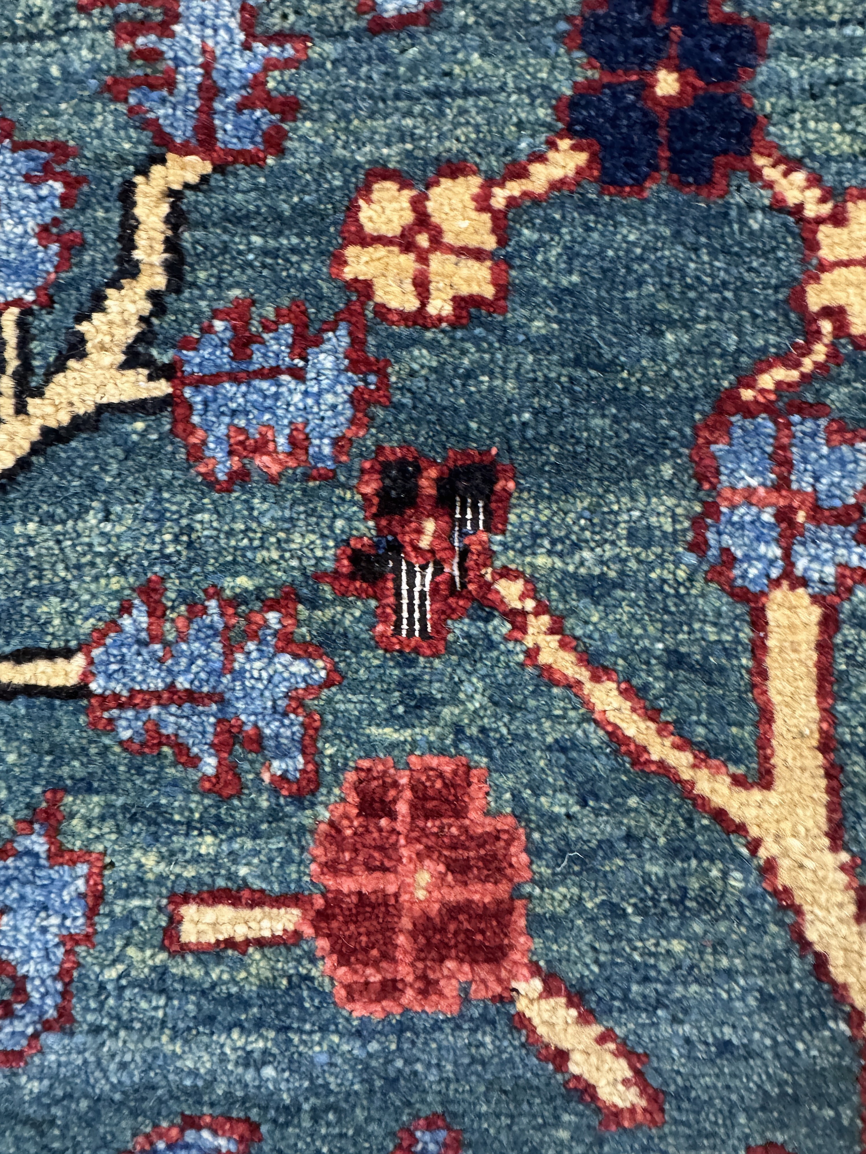 Detail k: Azeri Pflanzenfarben, Persien, Ende 20.Jhd,Wolle auf Baumwolle, ca. 360 x 270 cm, Mottenfraß, EHZ: 2