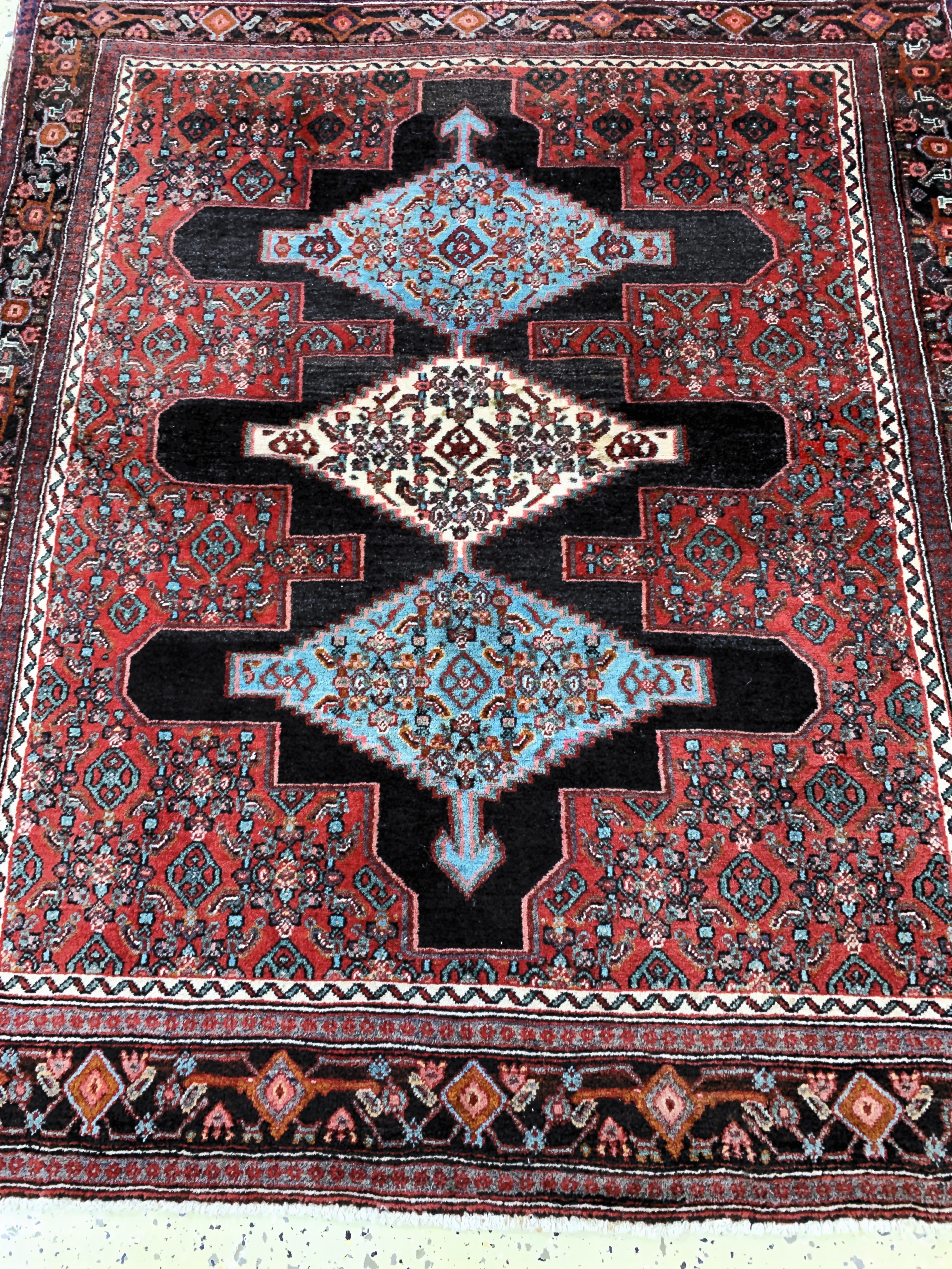 Detail c: Senneh, Persien, Mitte 20.Jhd, Wolle auf Baumwolle, ca. 150 x 130 cm, EHZ: 2